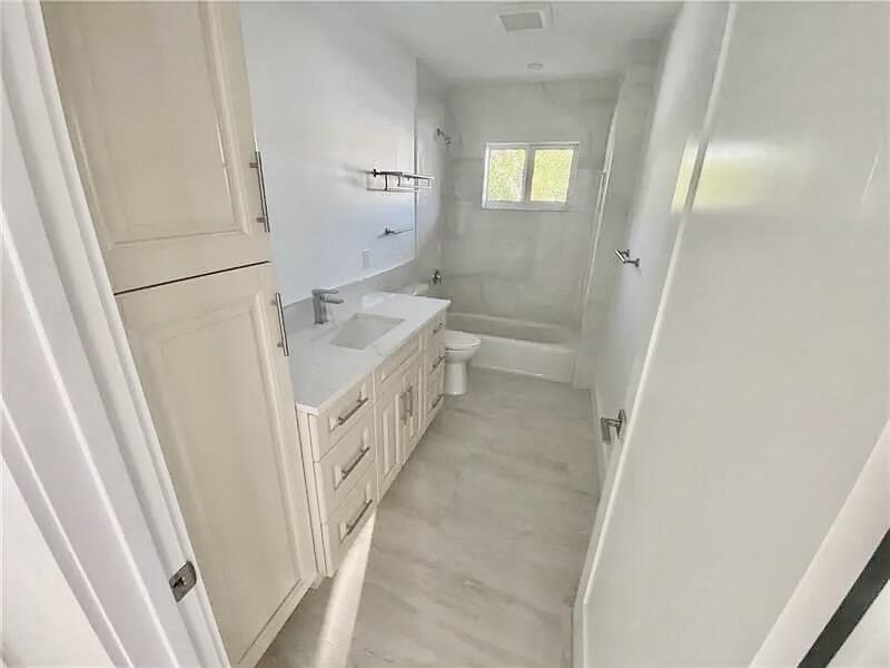 2635 NE 17th Street 2635