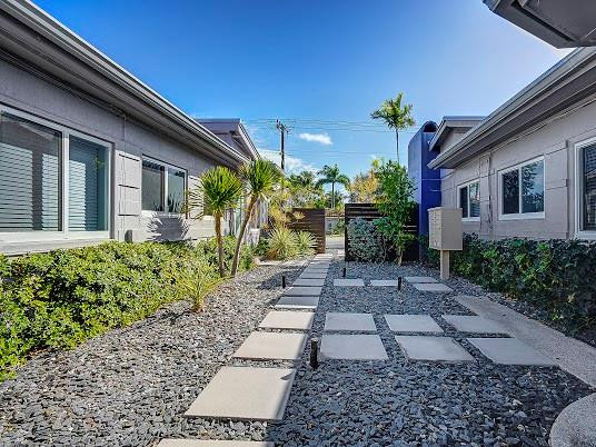 1215-1221 NE 17th Avenue