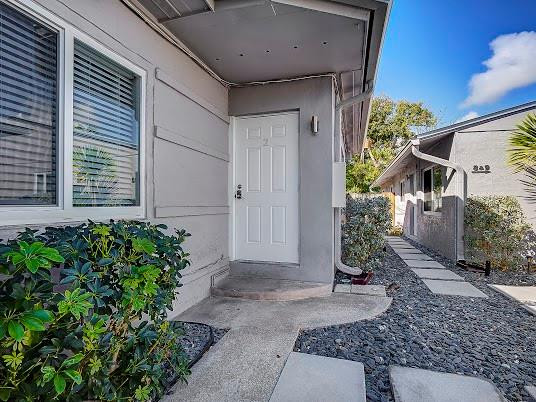 1215-1221 NE 17th Avenue