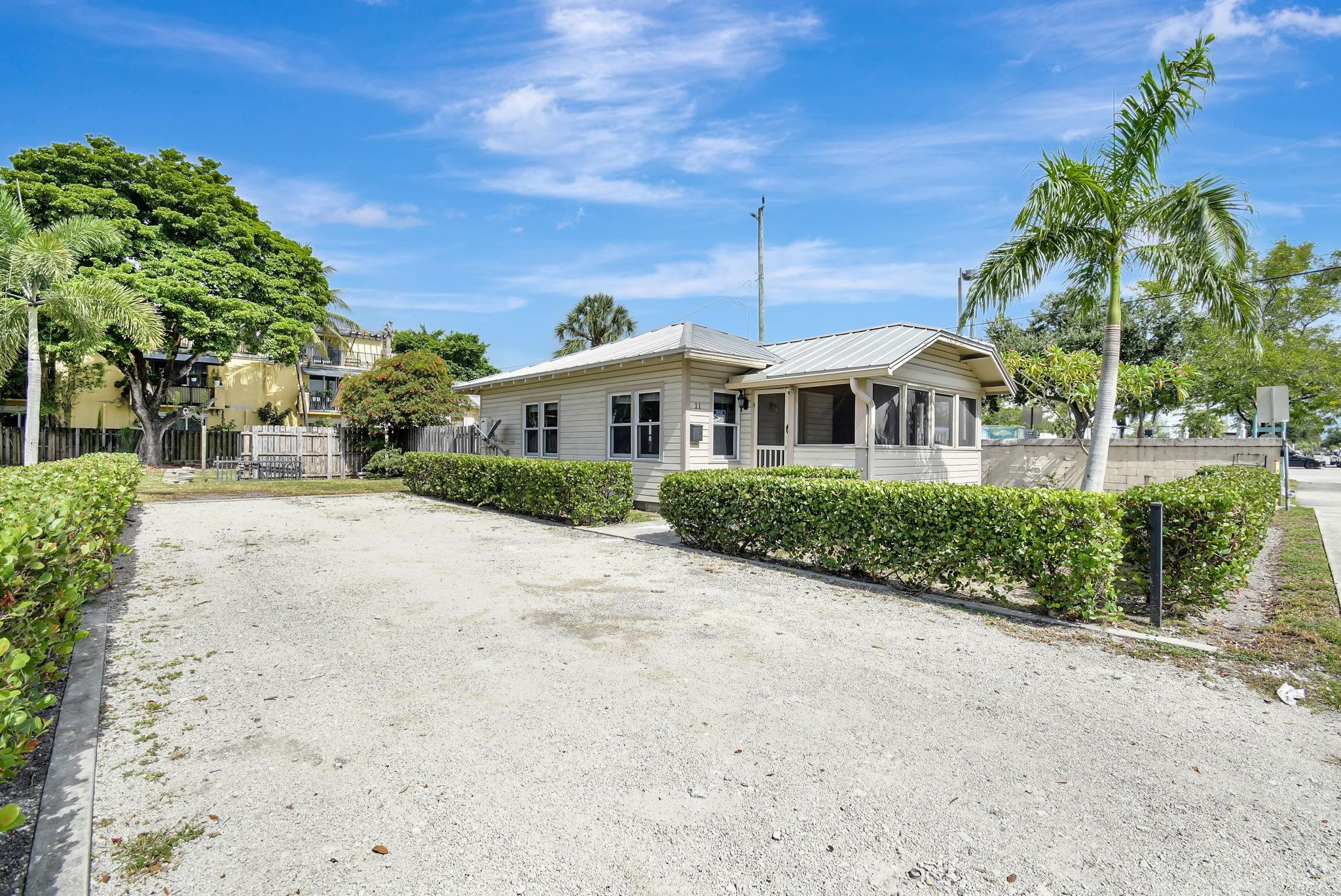 11 SW 11th Avenue