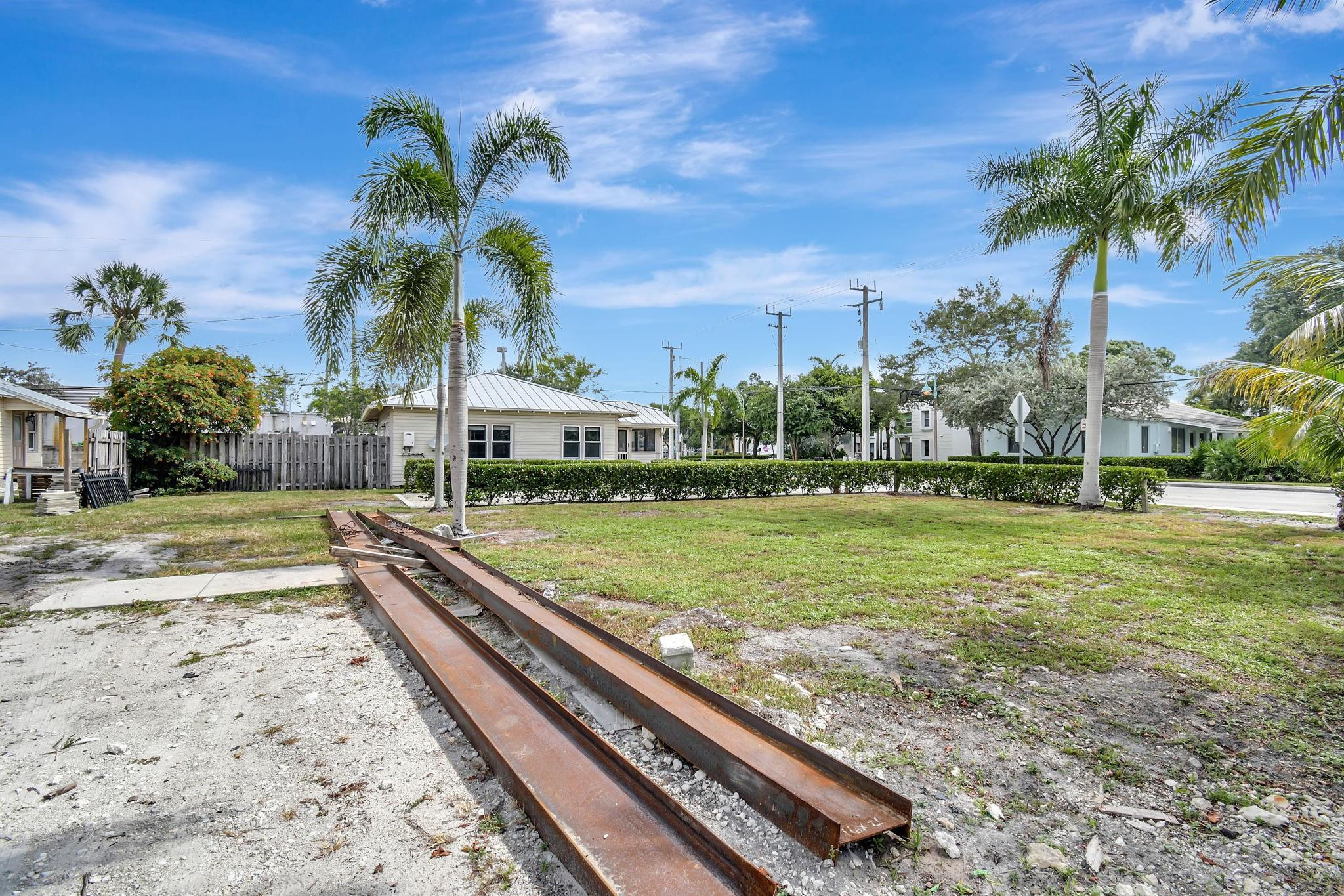 11 SW 11th Avenue