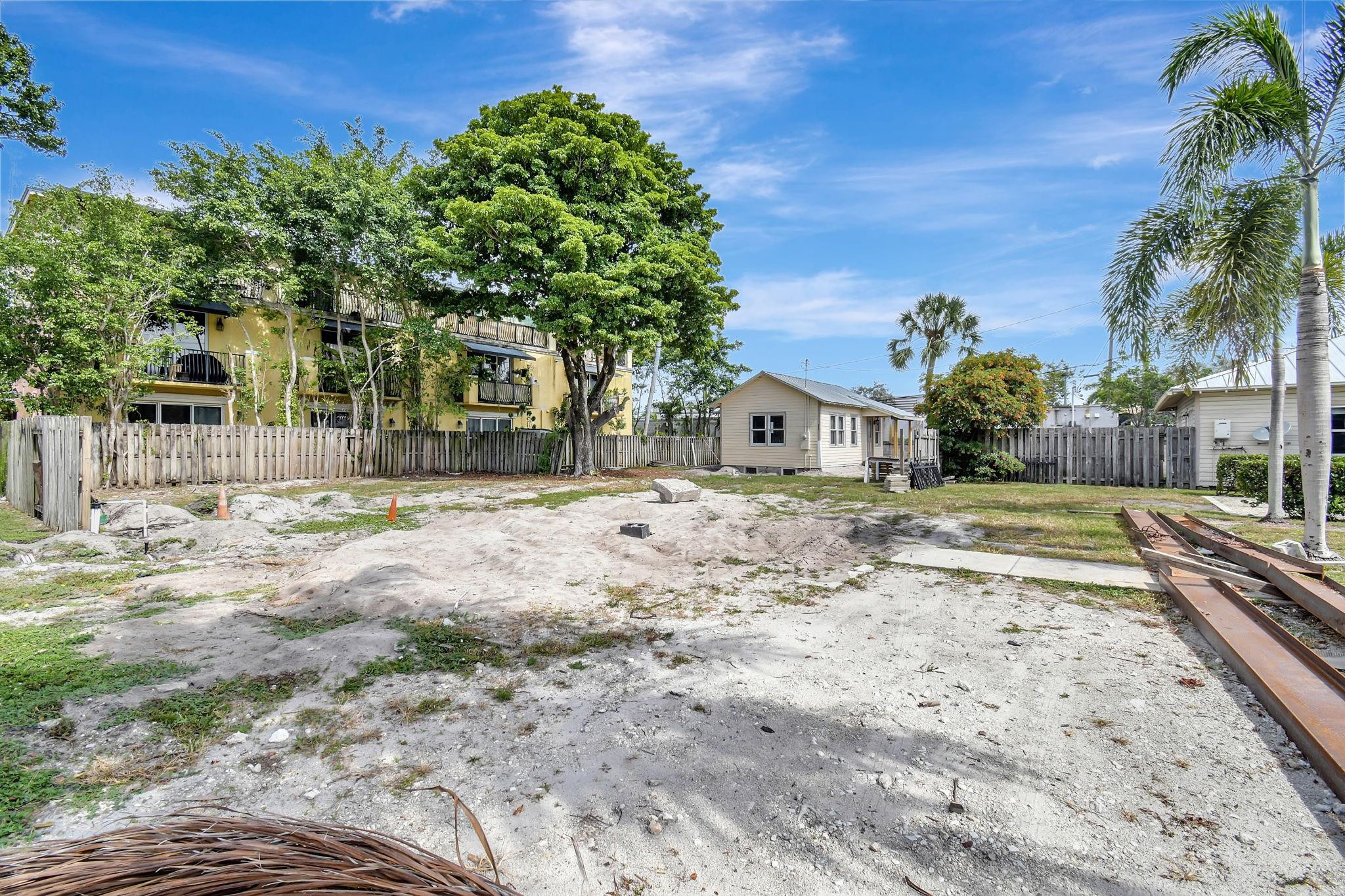 11 SW 11th Avenue