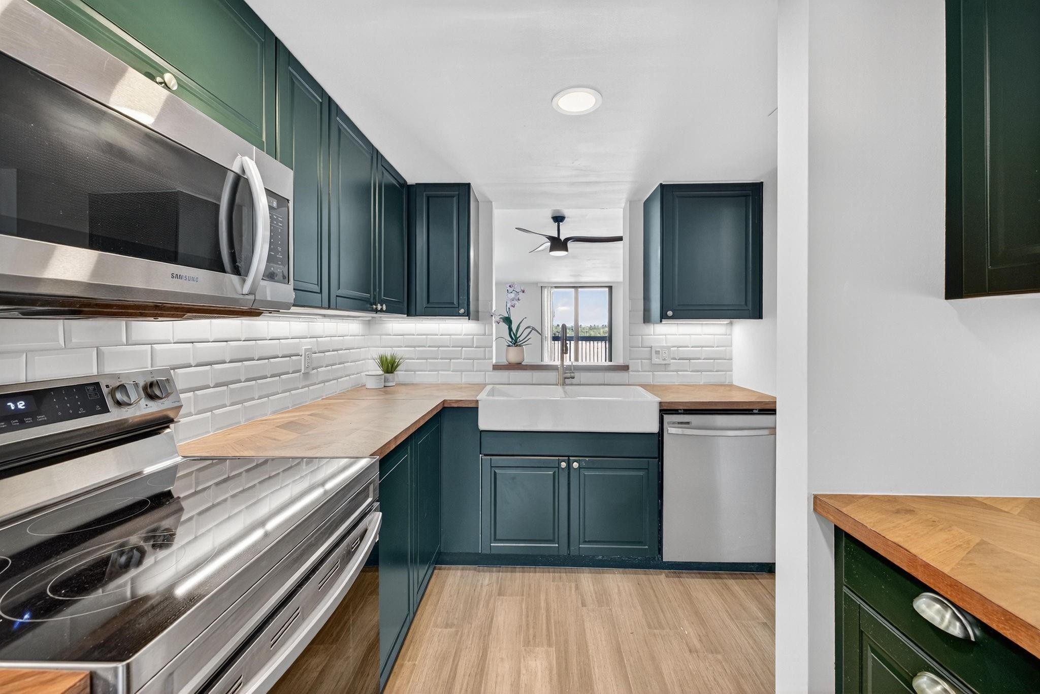 2707 NE 14th St Causeway 401