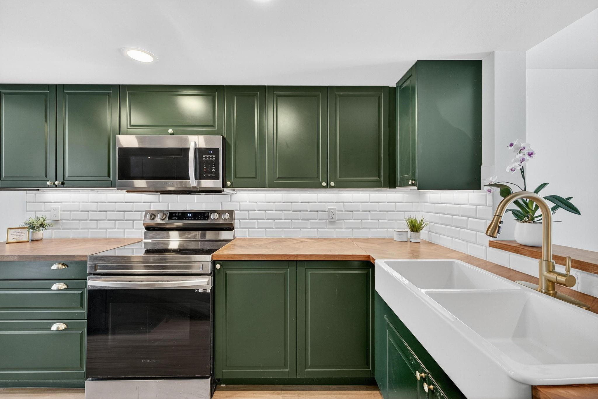 2707 NE 14th St Causeway 401
