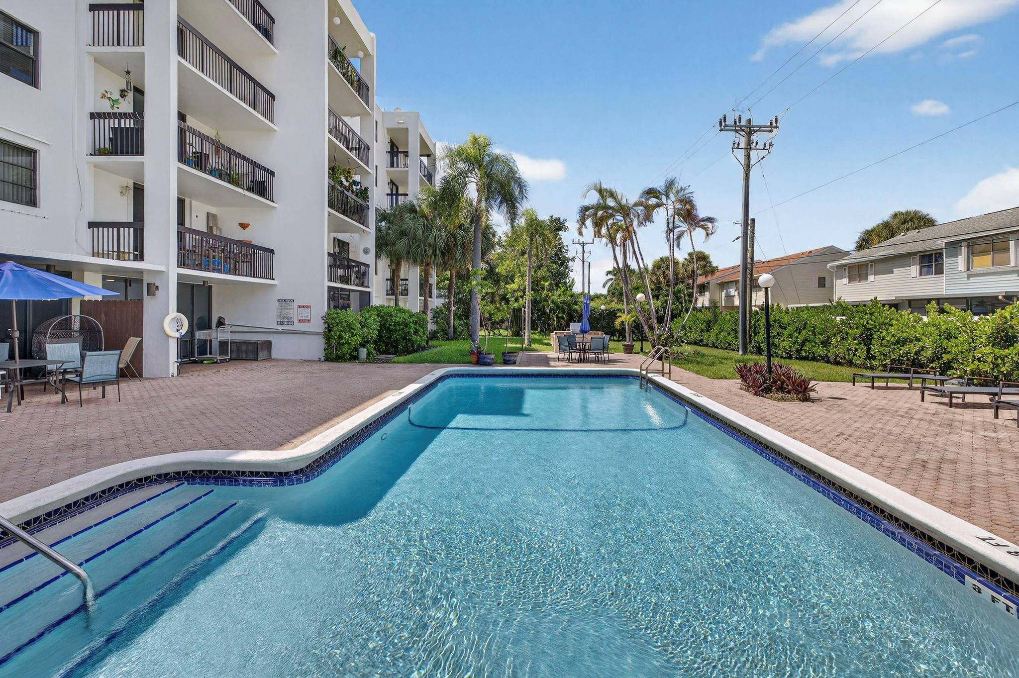 2707 NE 14th St Causeway 401