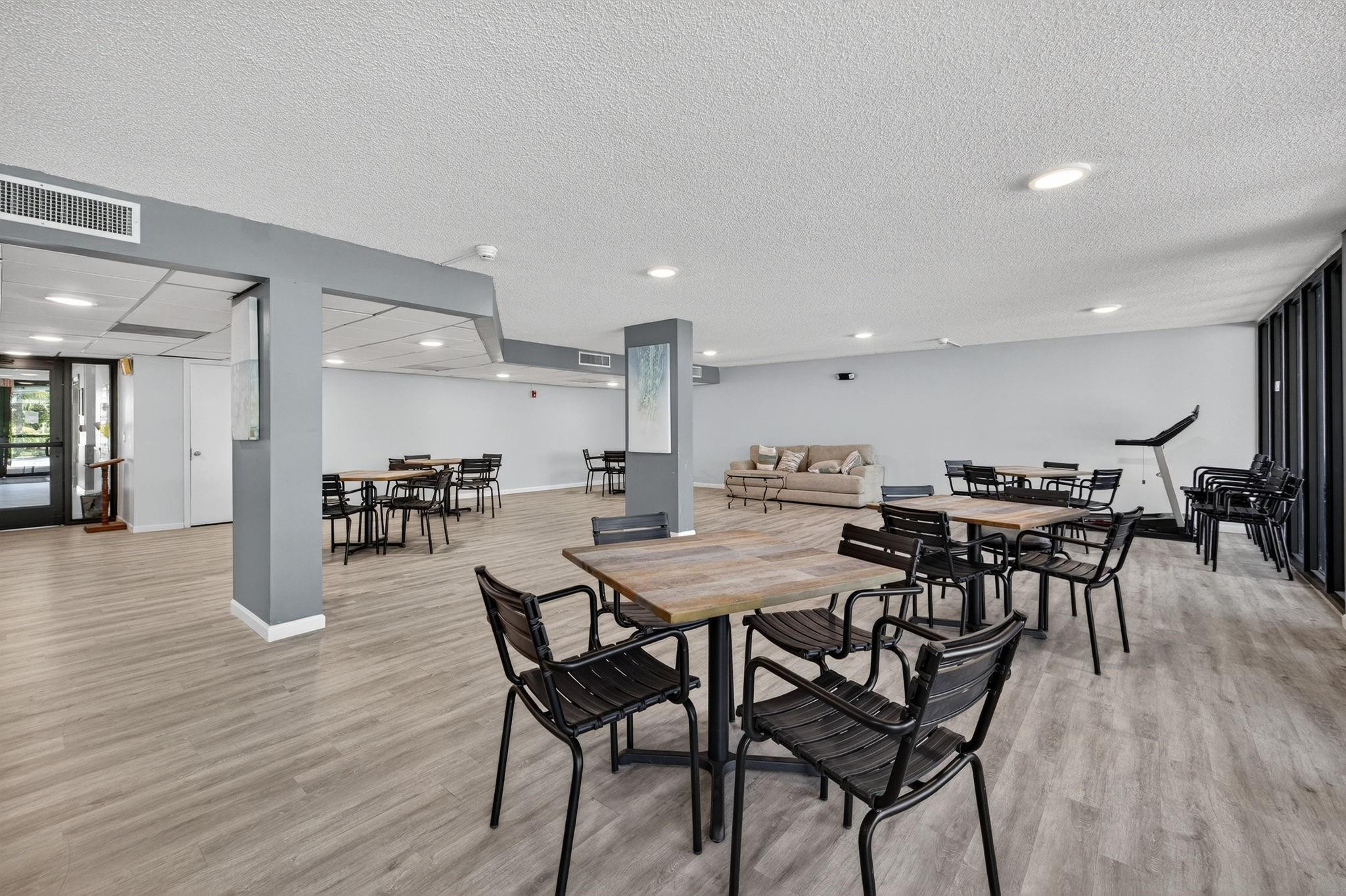 2707 NE 14th St Causeway 401