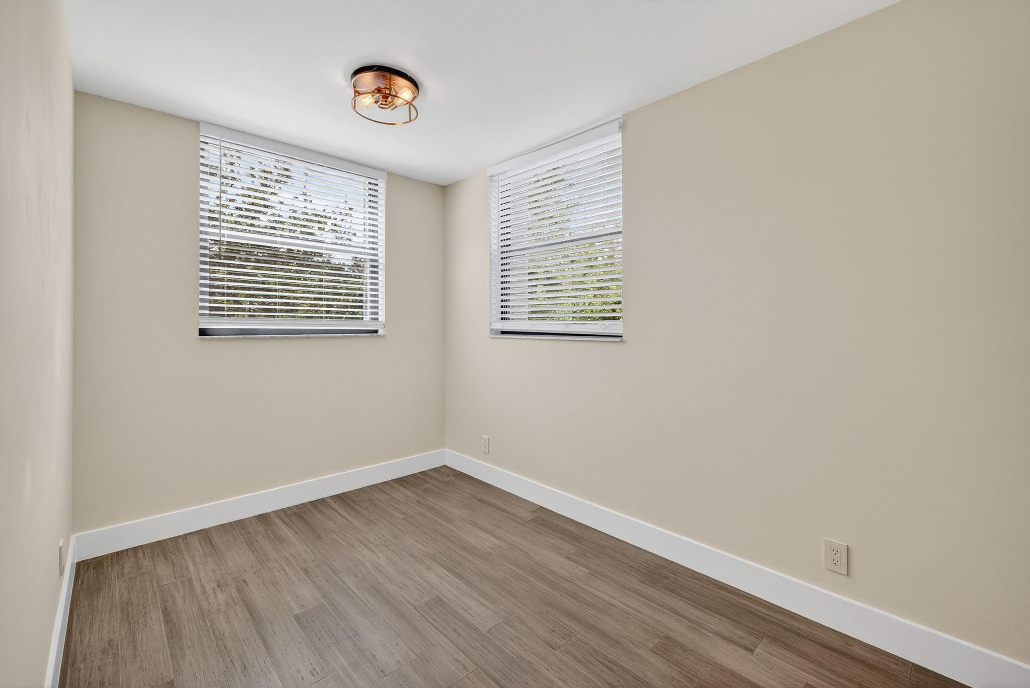 2707 NE 14th St Causeway 401