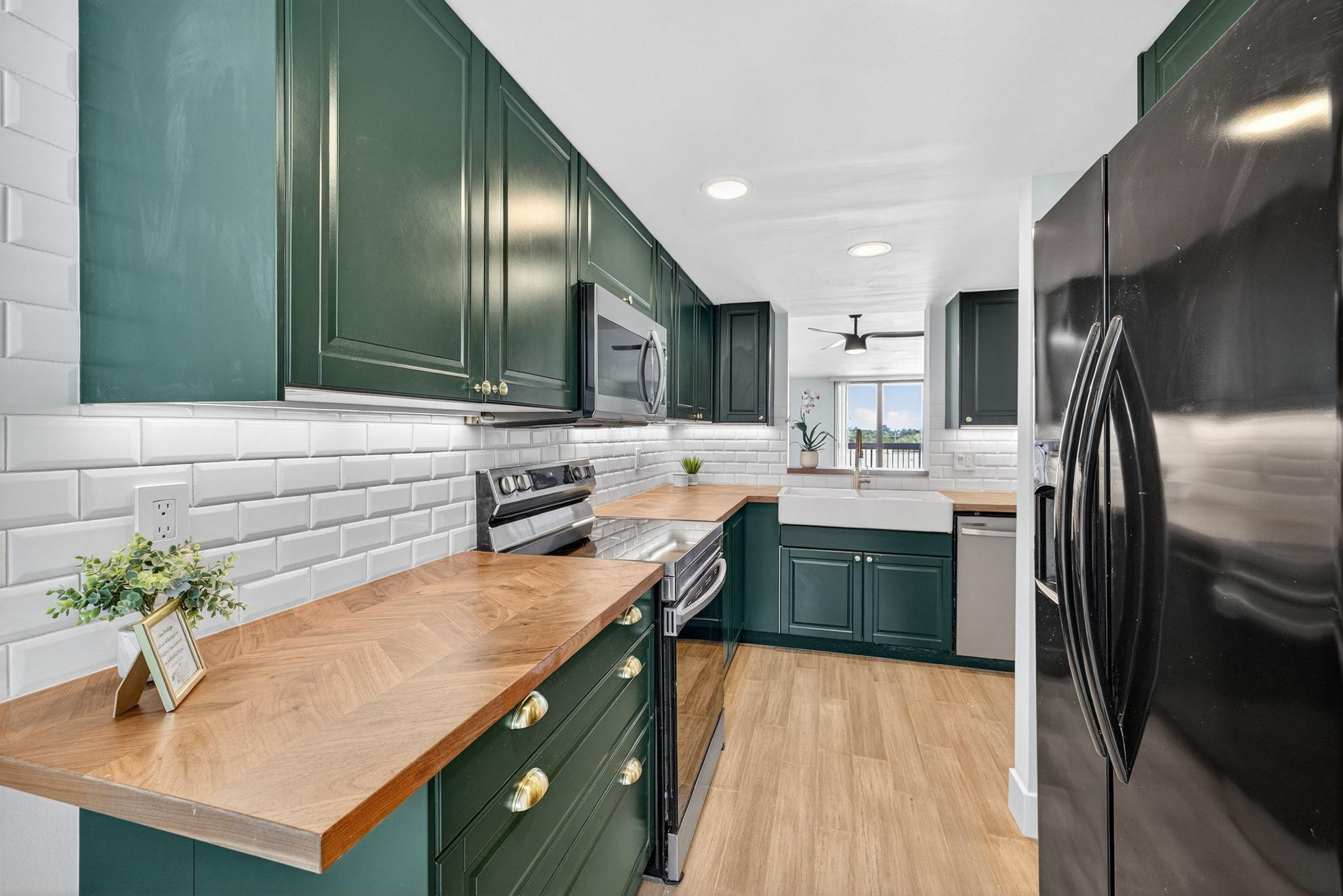 2707 NE 14th St Causeway 401