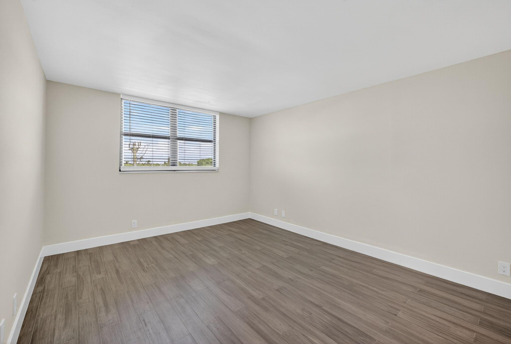 2707 NE 14th St Causeway 401