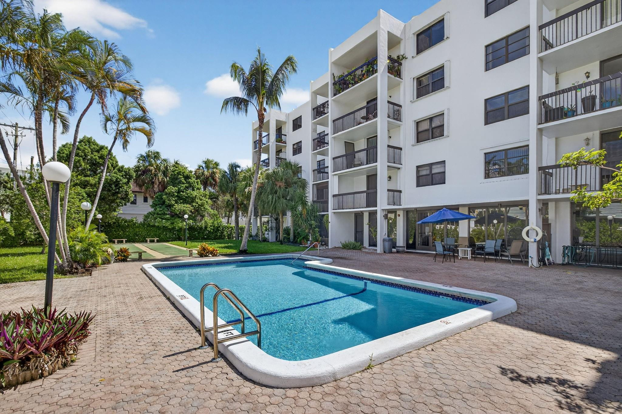 2707 NE 14th St Causeway 401