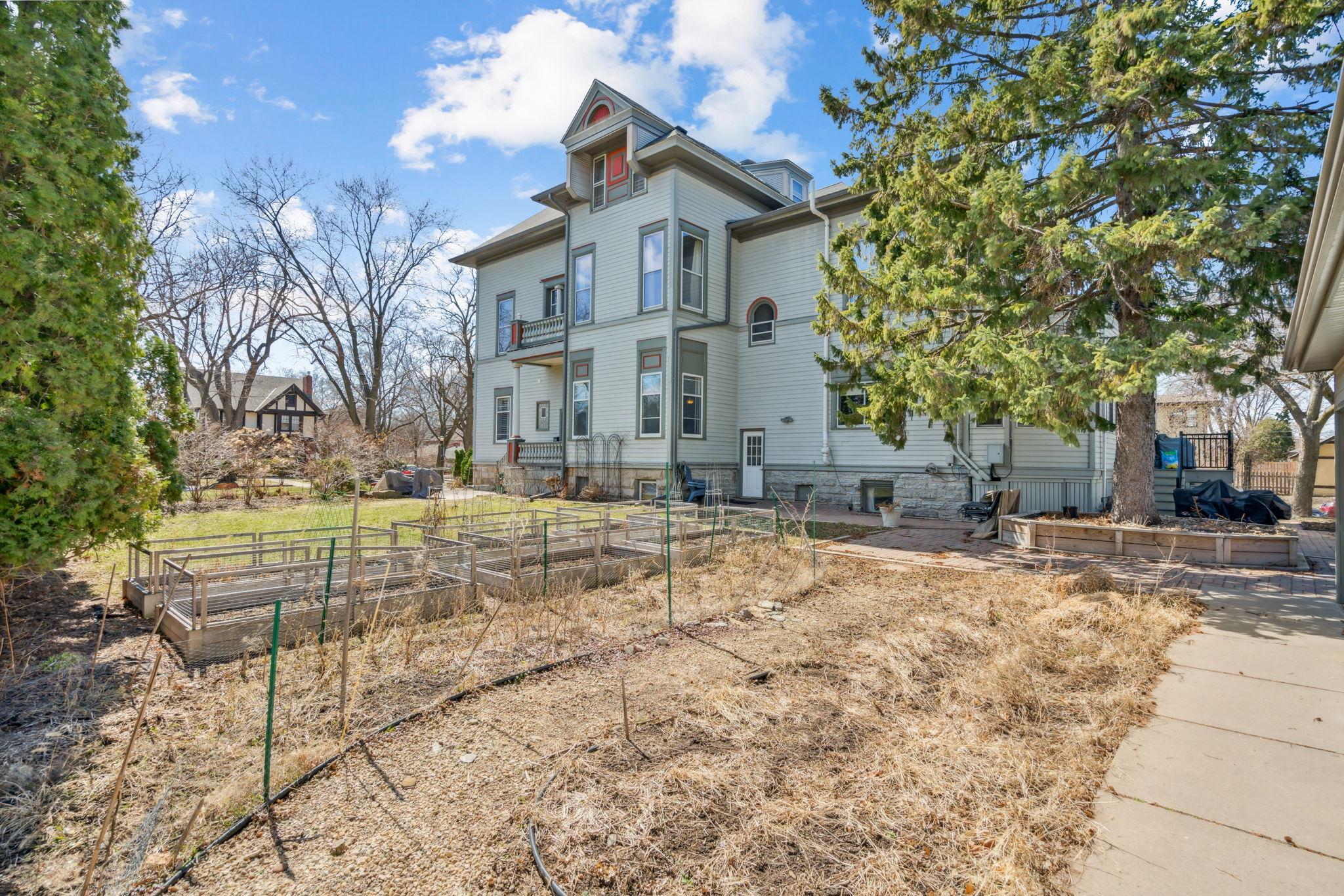 977 Portland Avenue Unit: 2