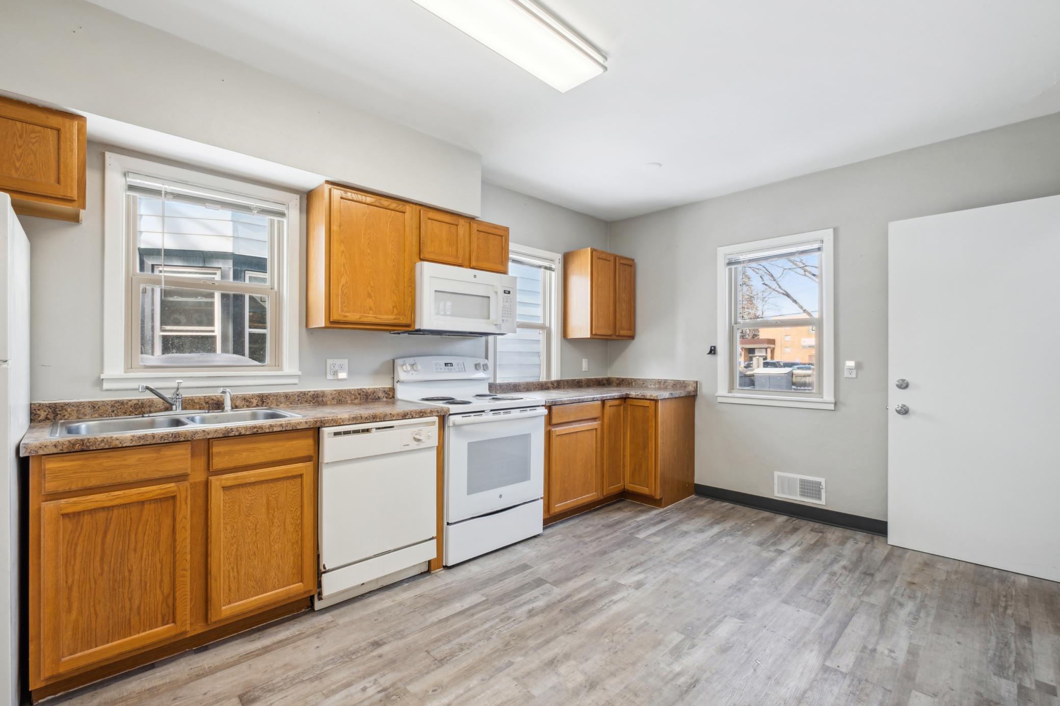 881 Grand Avenue