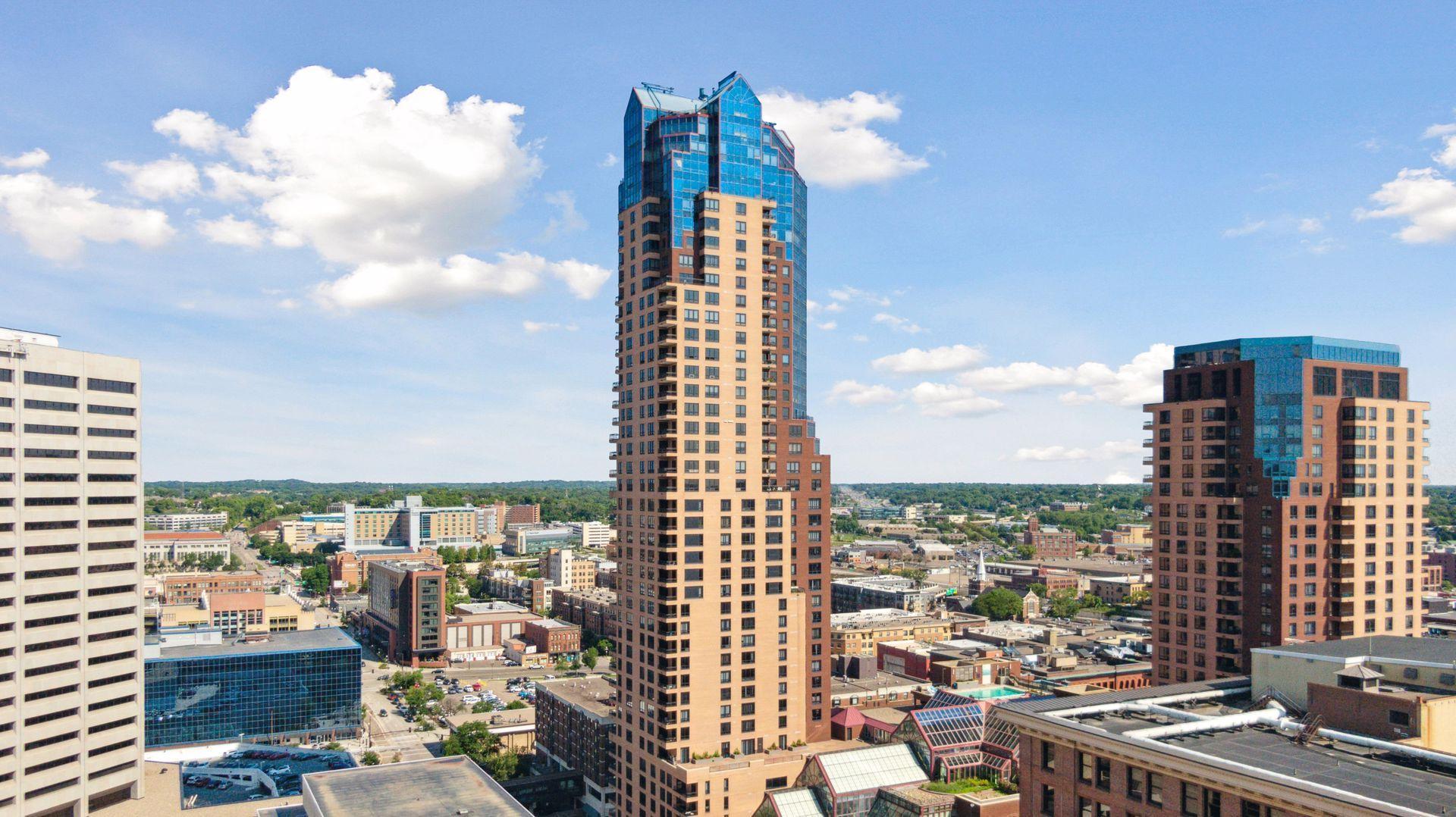 168 6th Street E Unit: 4004