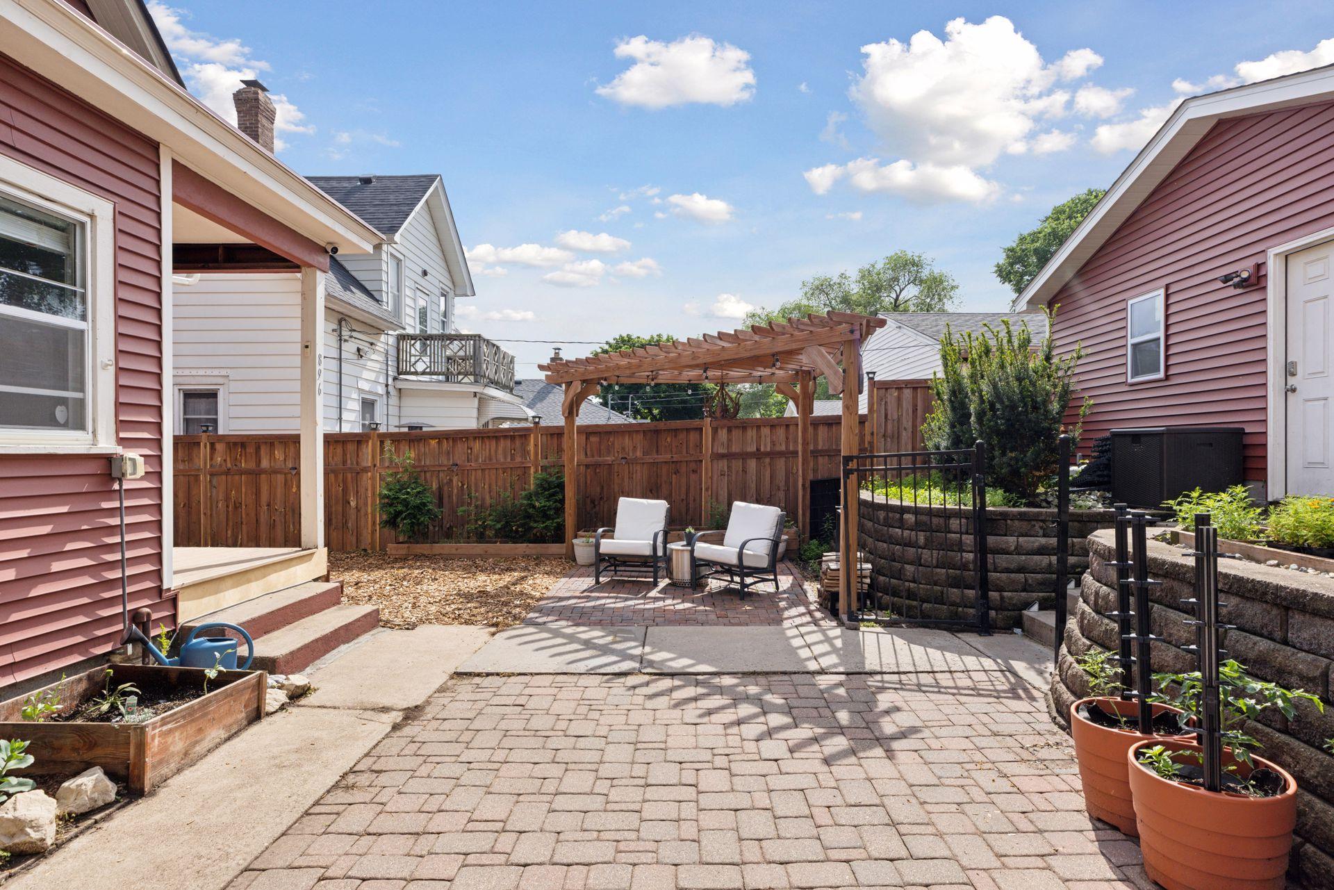 896 Carroll Avenue