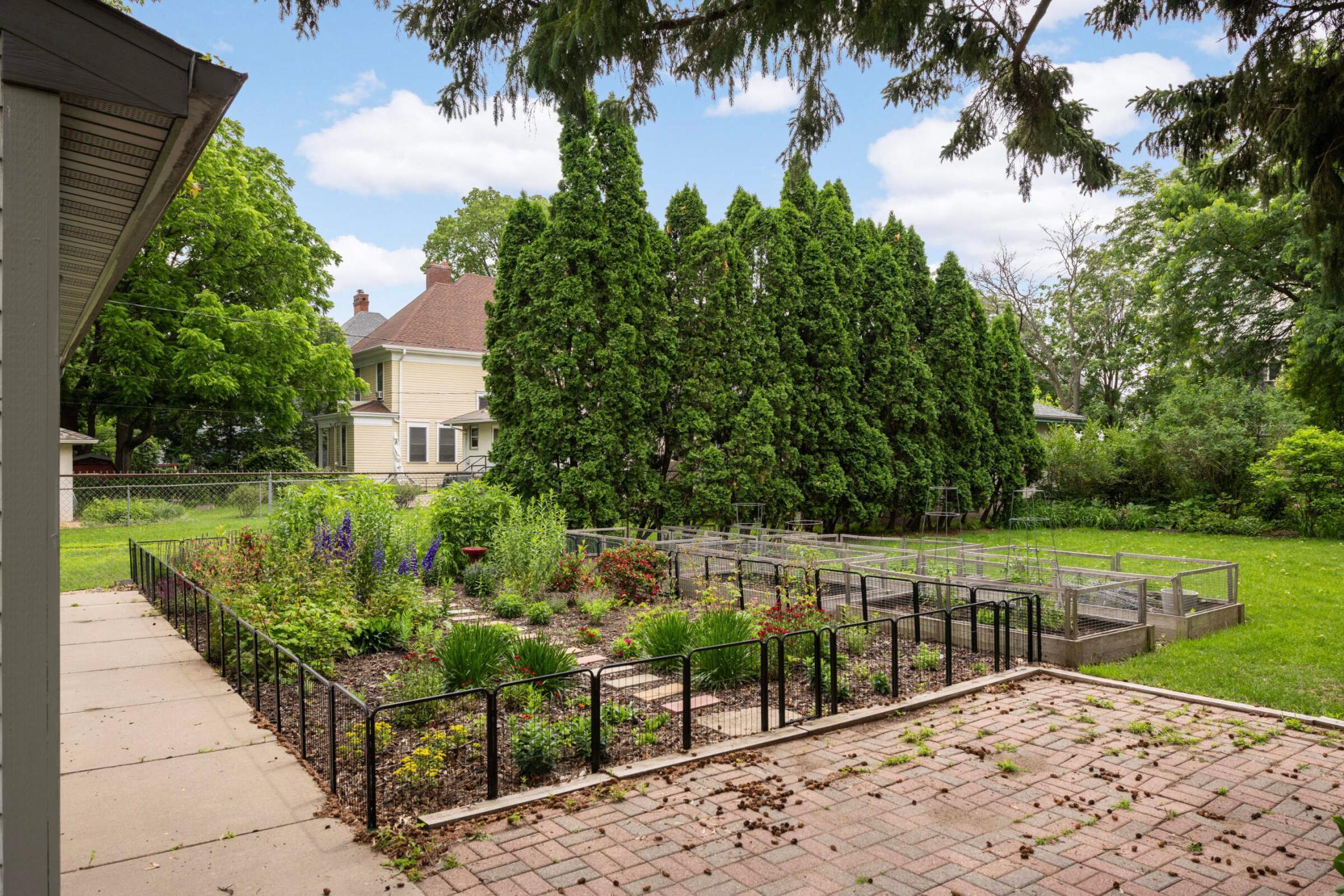 977 Portland Avenue Unit: 1