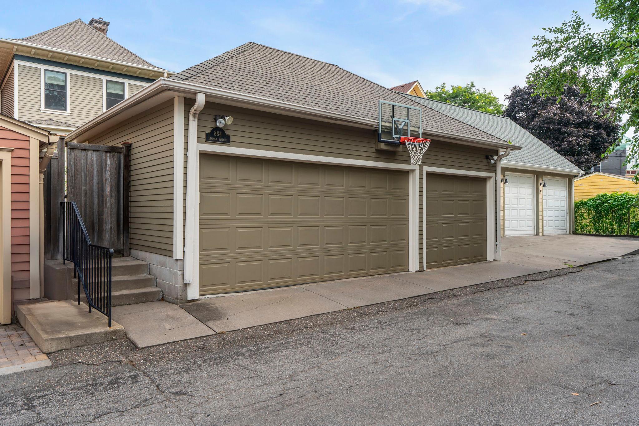884 Lincoln Avenue