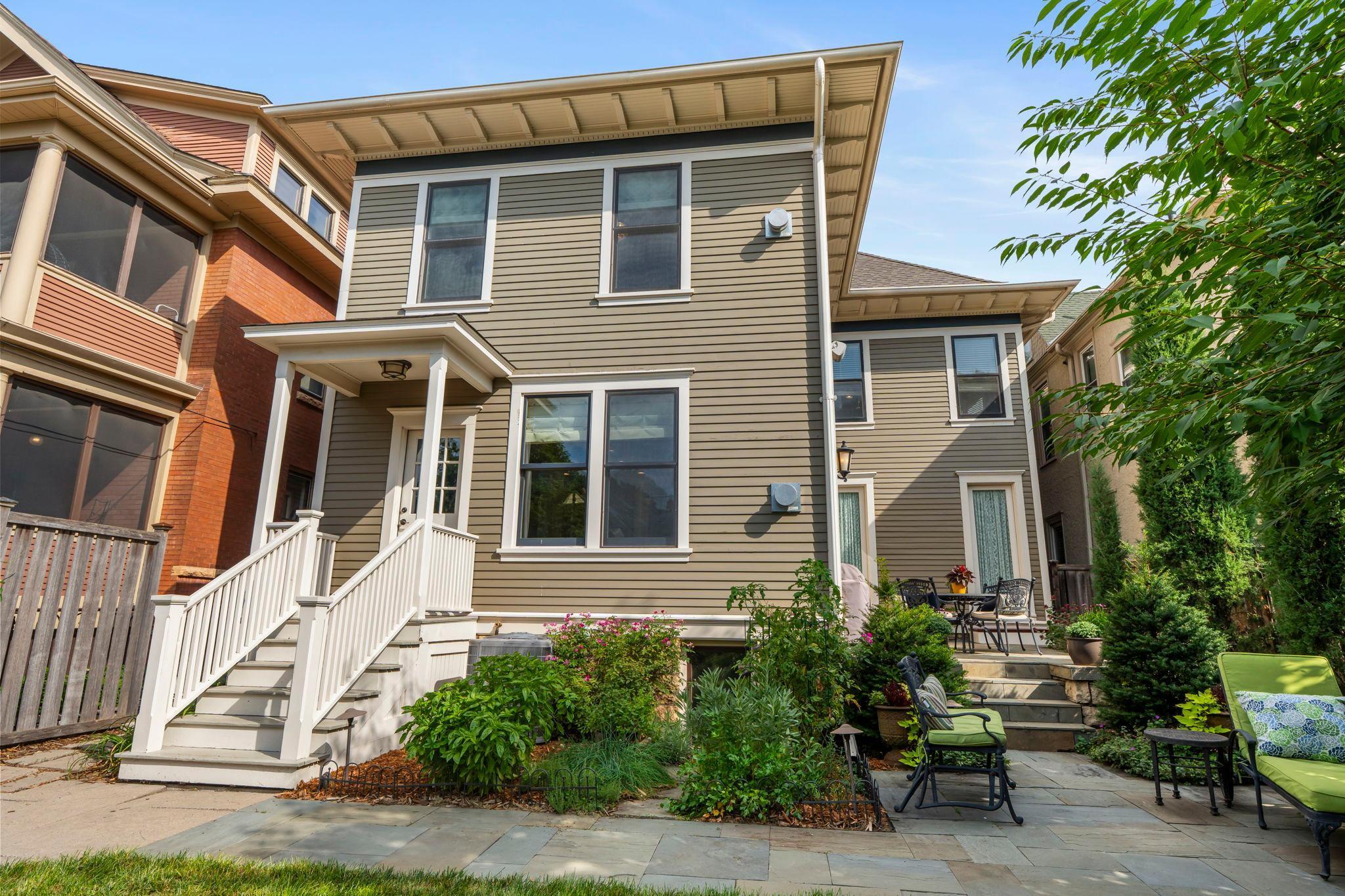 884 Lincoln Avenue