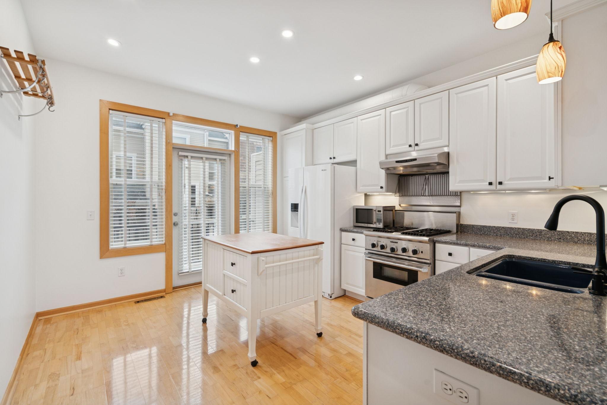 1 4th Avenue N Unit: 103