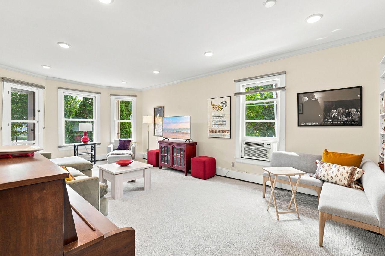 87 Kent Street Unit: 2