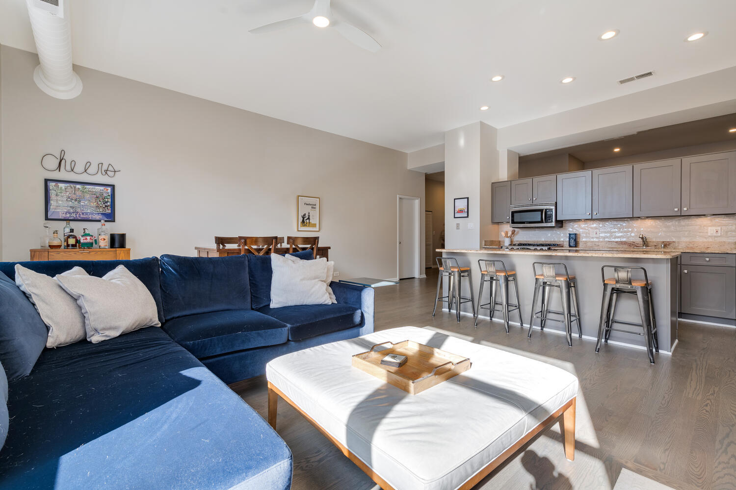 2512 N BOSWORTH Avenue Unit: 202