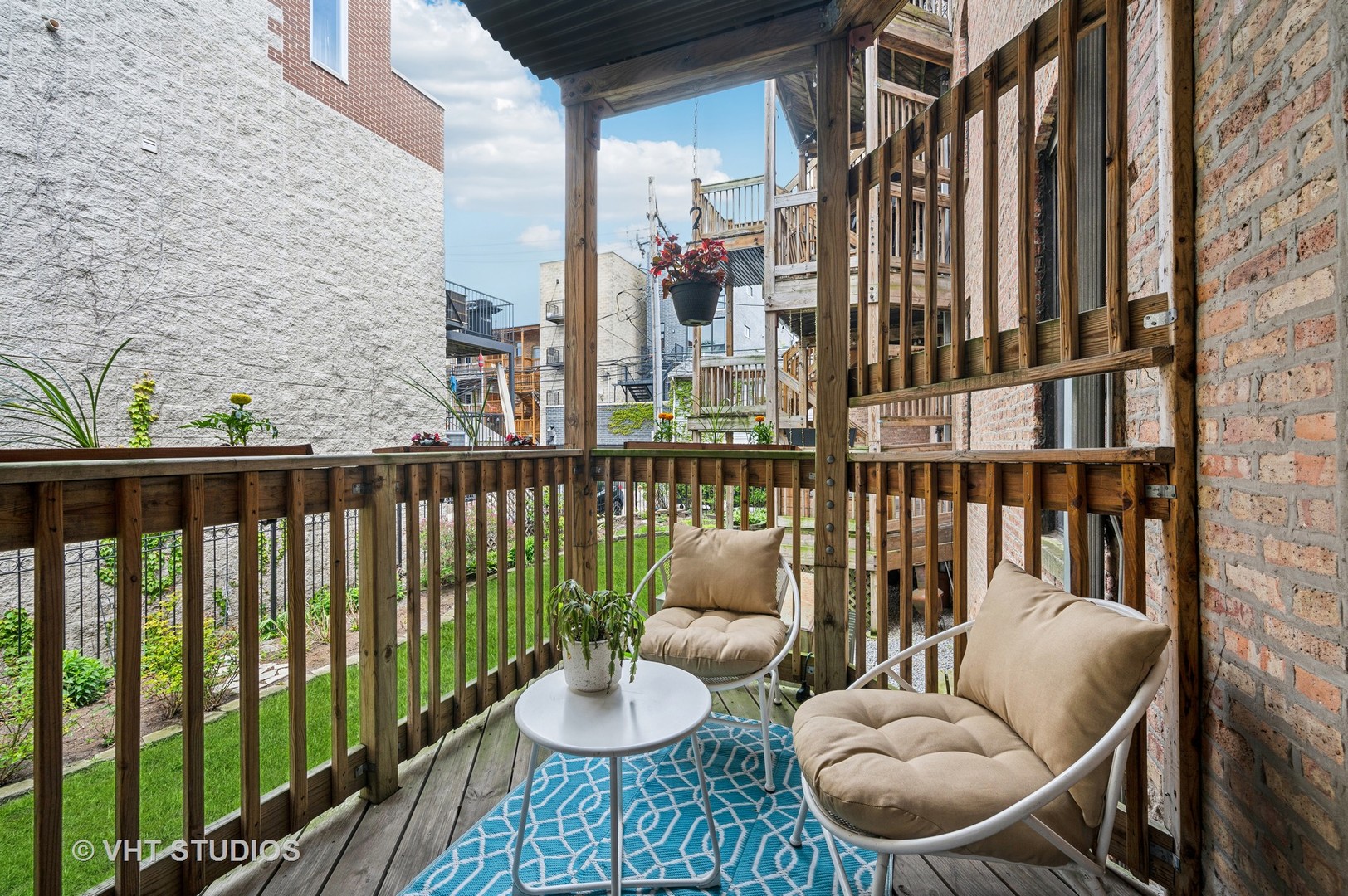 850 W Cornelia Avenue Unit: 102