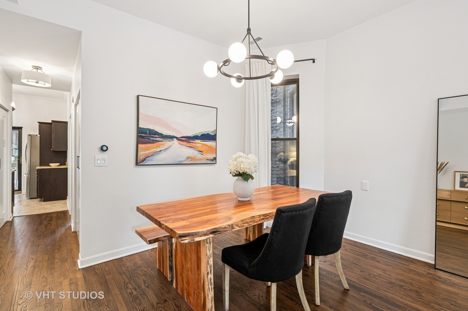 850 W Cornelia Avenue Unit: 102