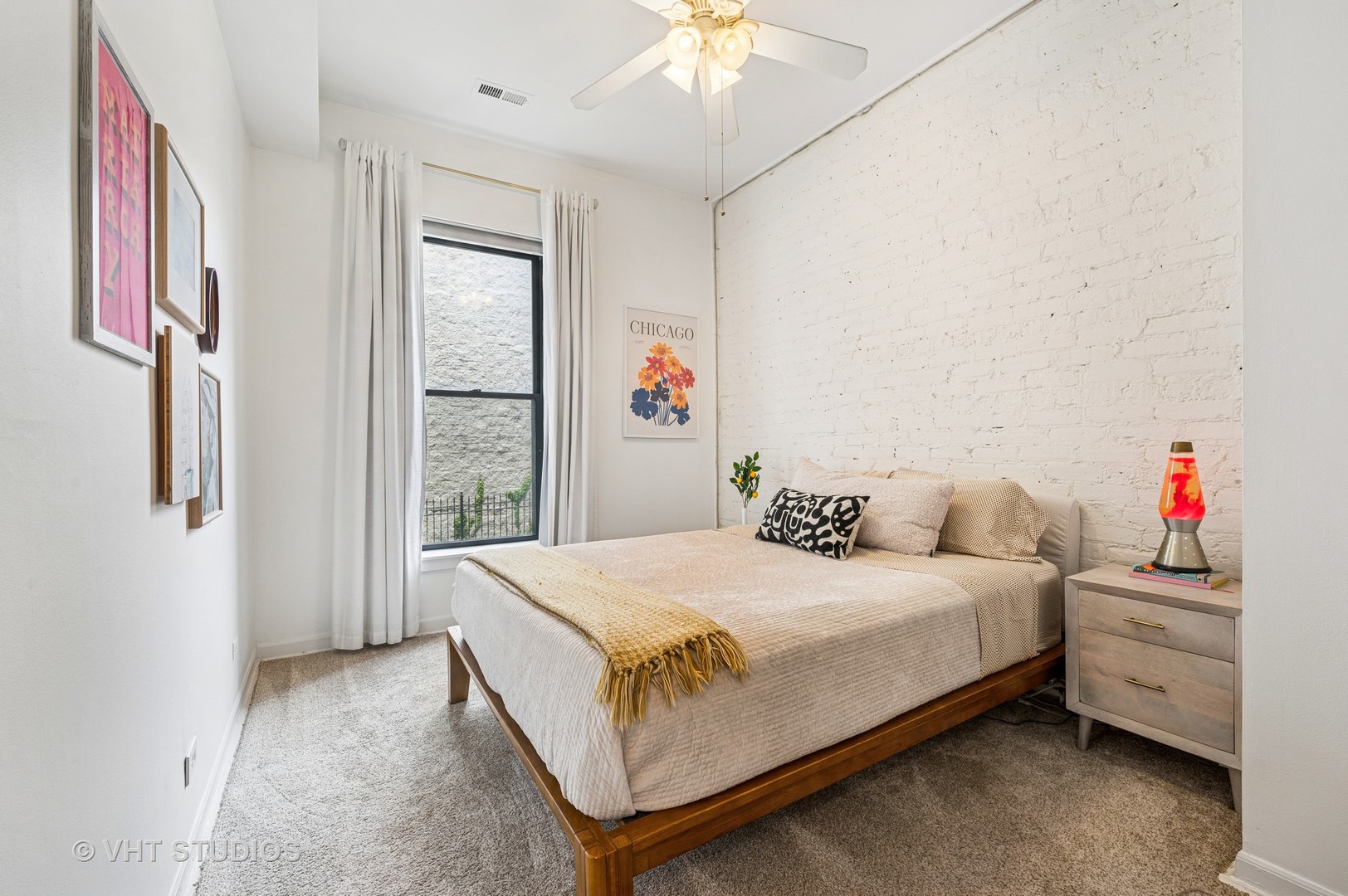 850 W Cornelia Avenue Unit: 102