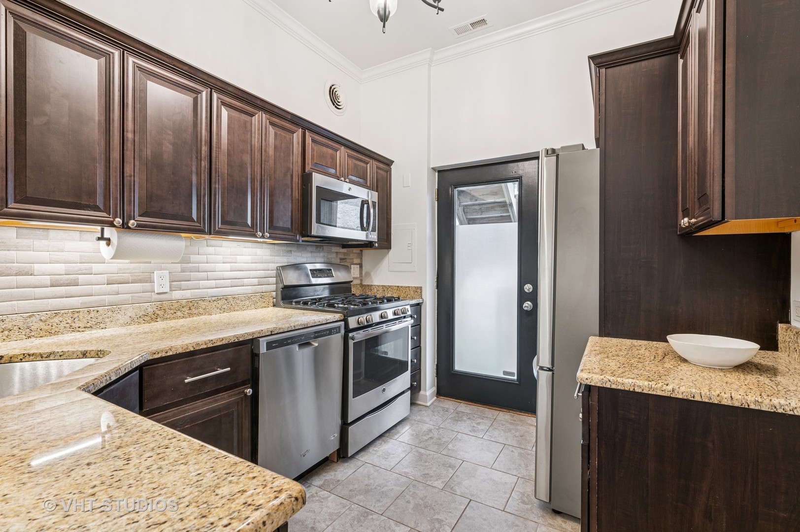 850 W Cornelia Avenue Unit: 102