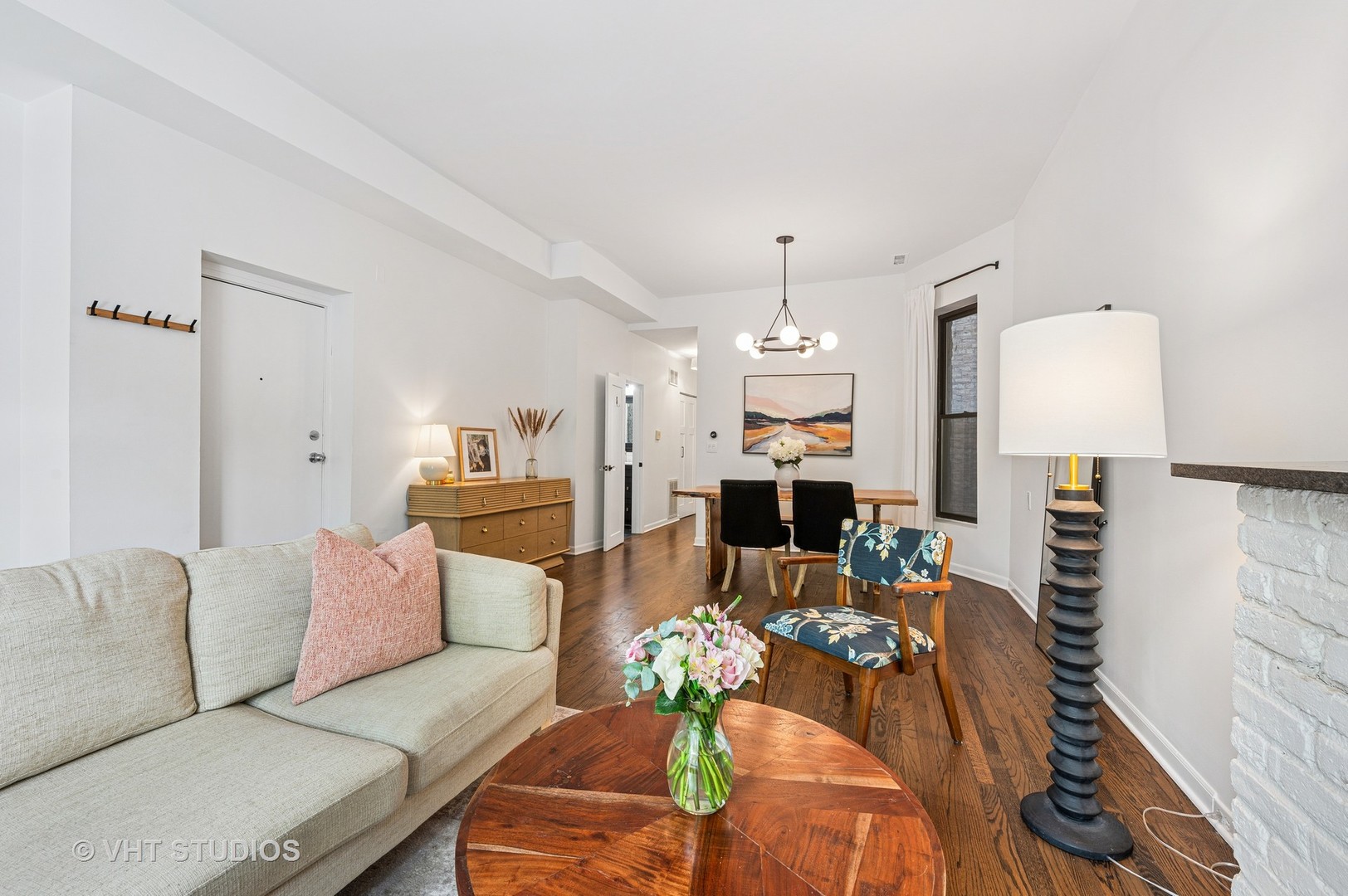850 W Cornelia Avenue Unit: 102
