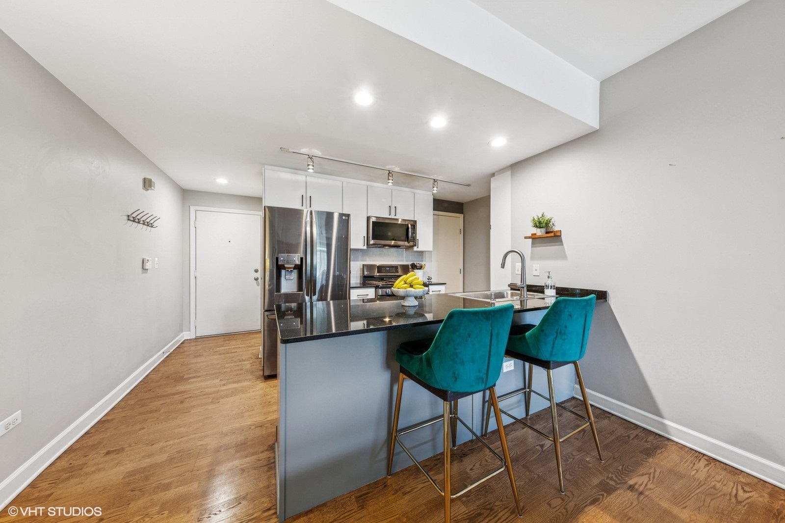 680 N Green Street Unit: 402