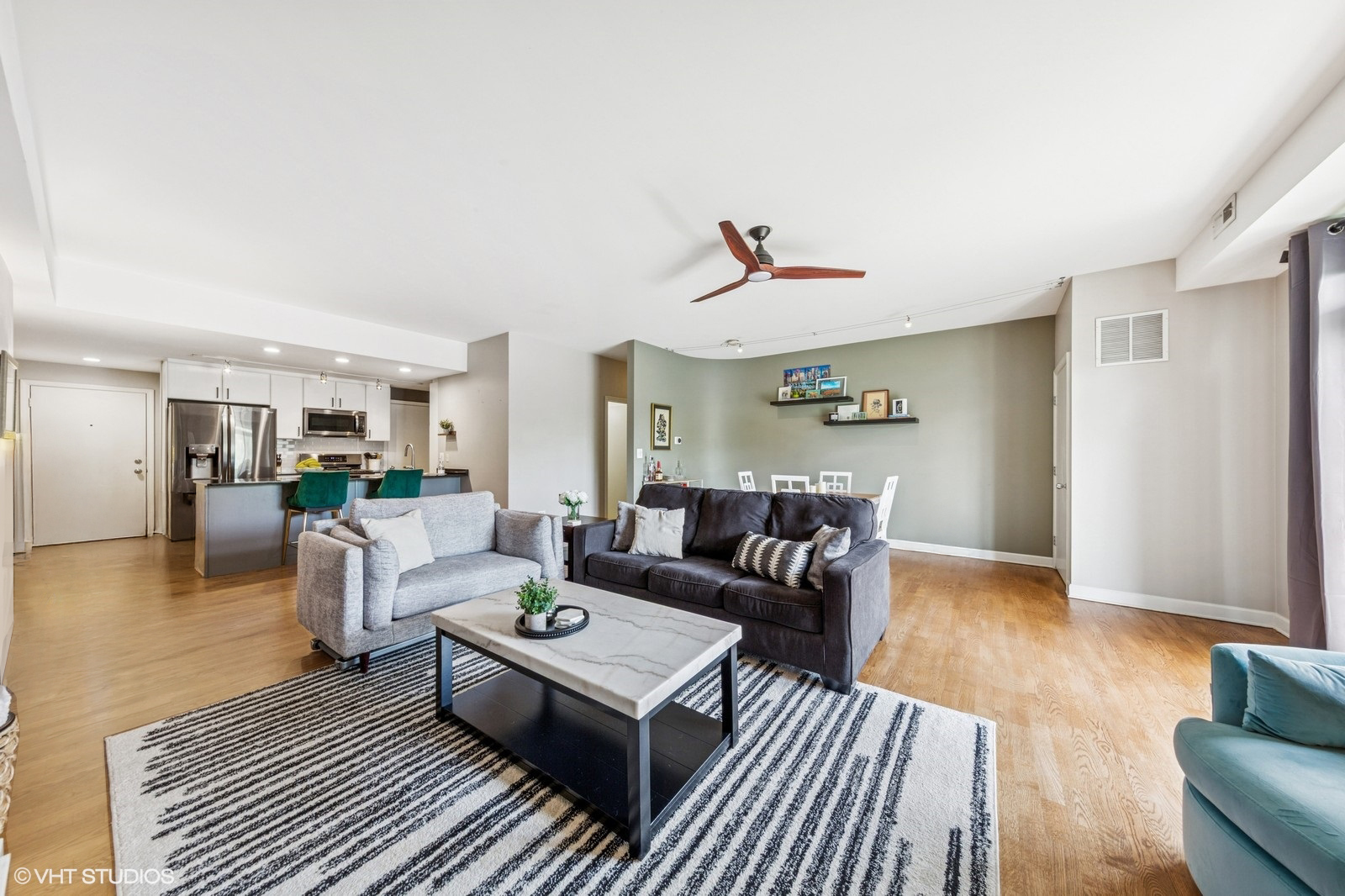 680 N Green Street Unit: 402