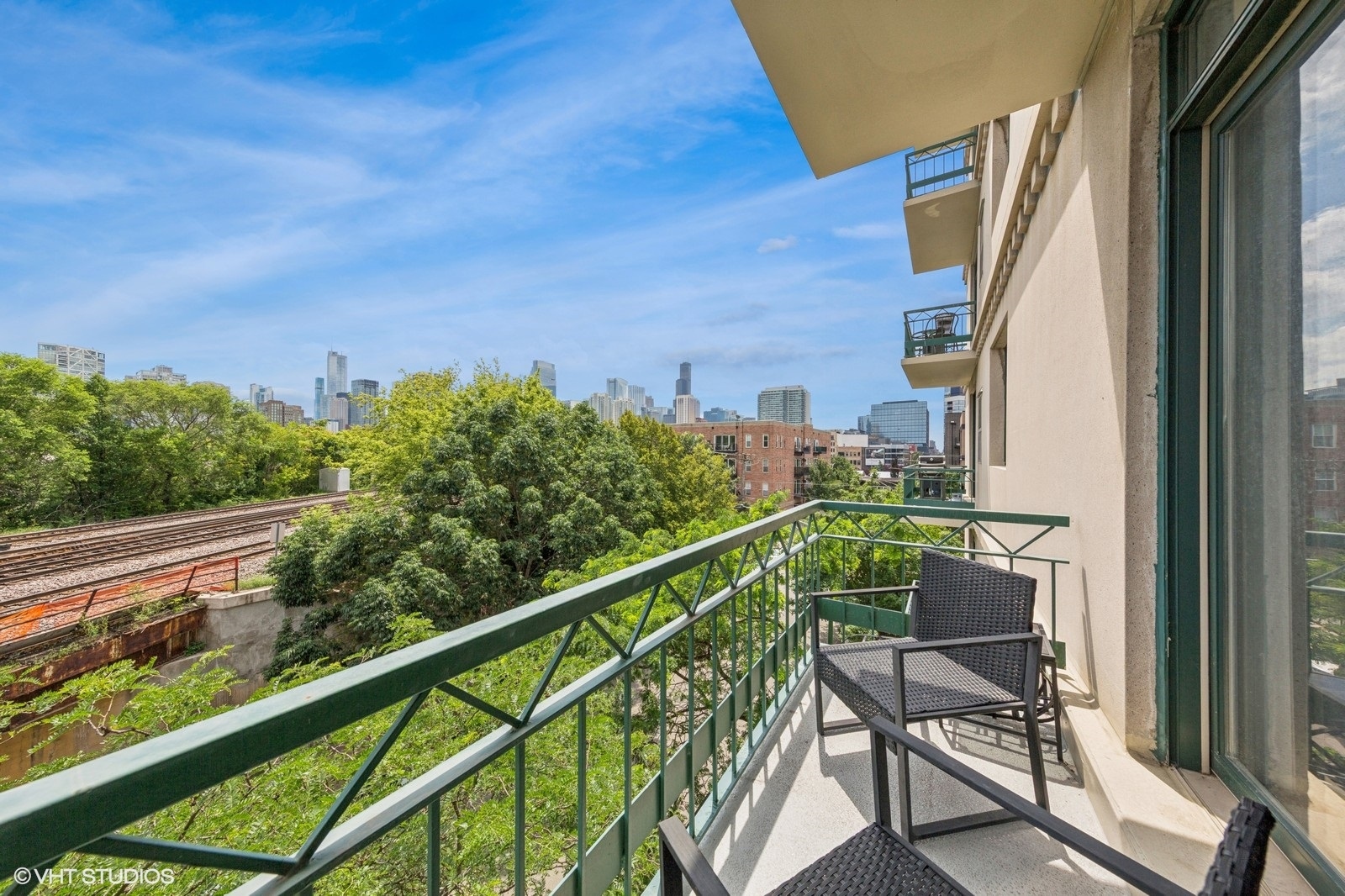 680 N Green Street Unit: 402