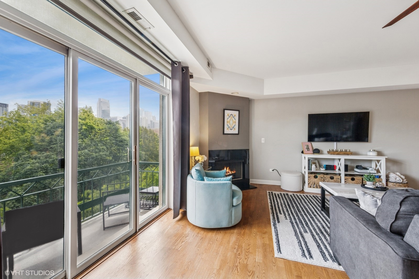 680 N Green Street Unit: 402