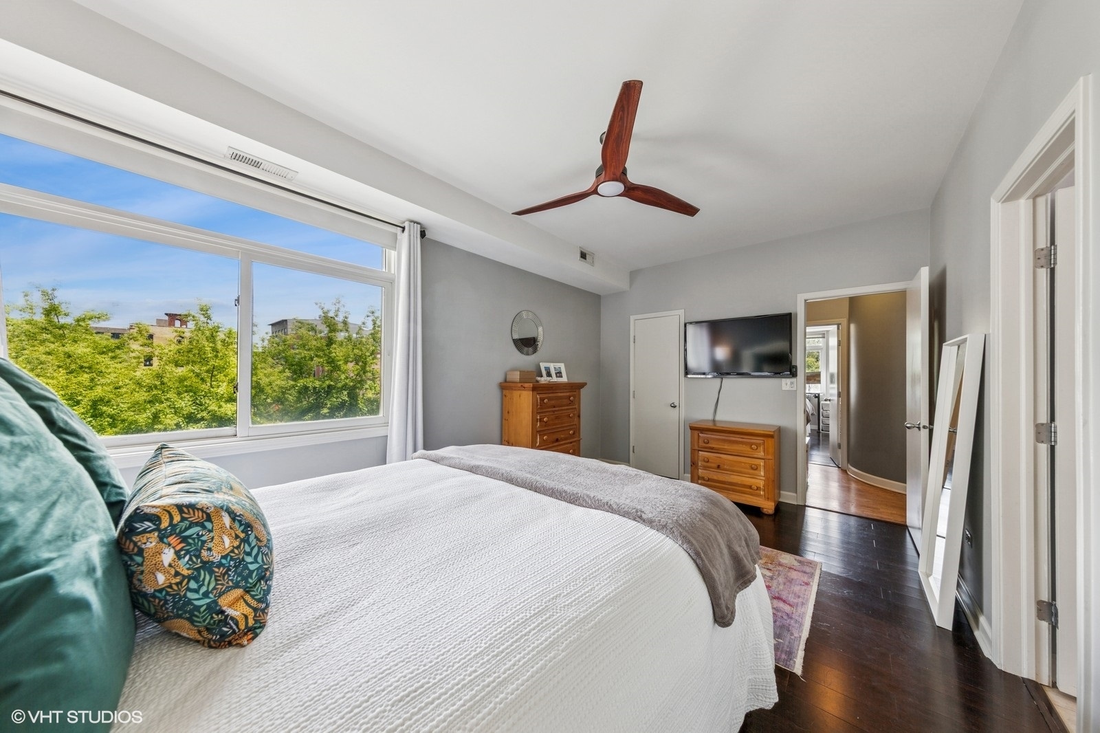 680 N Green Street Unit: 402