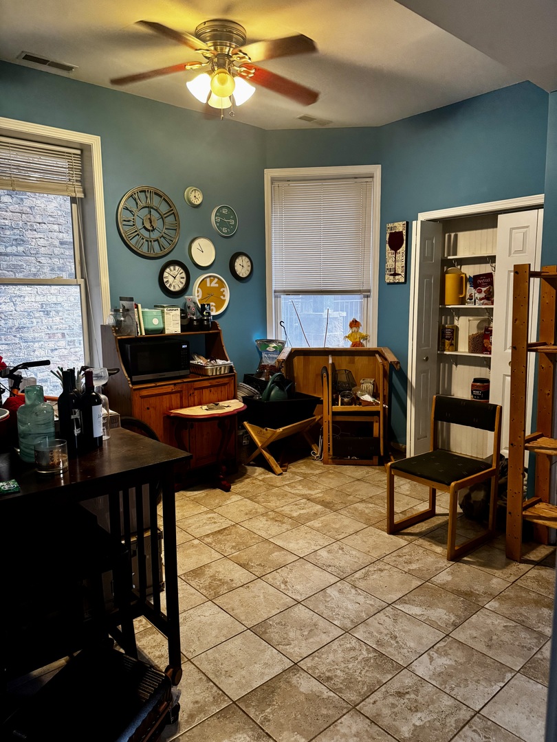 948 W Addison Street Unit: 2