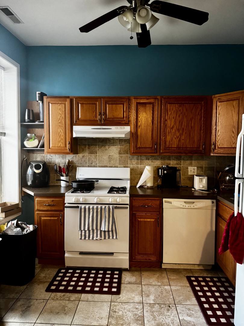948 W Addison Street Unit: 2