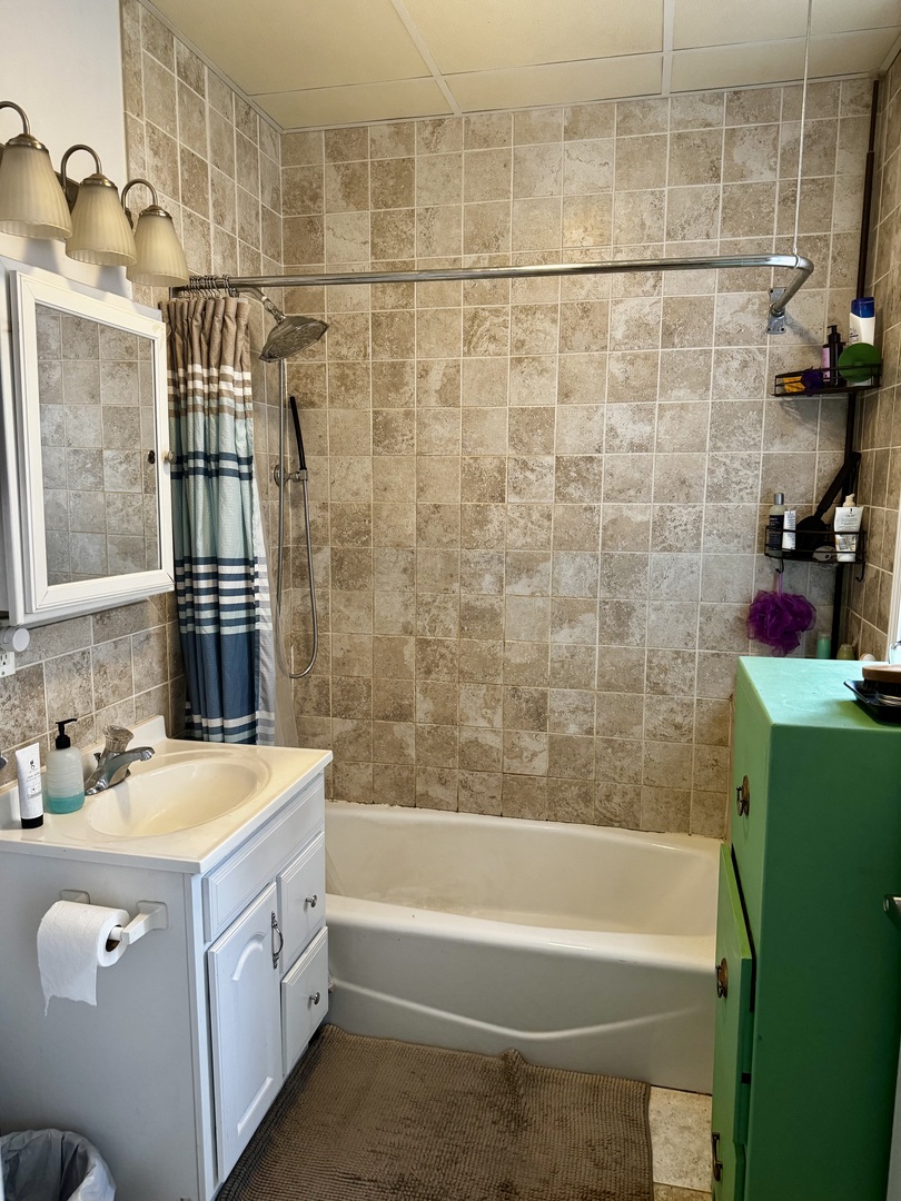 948 W Addison Street Unit: 2