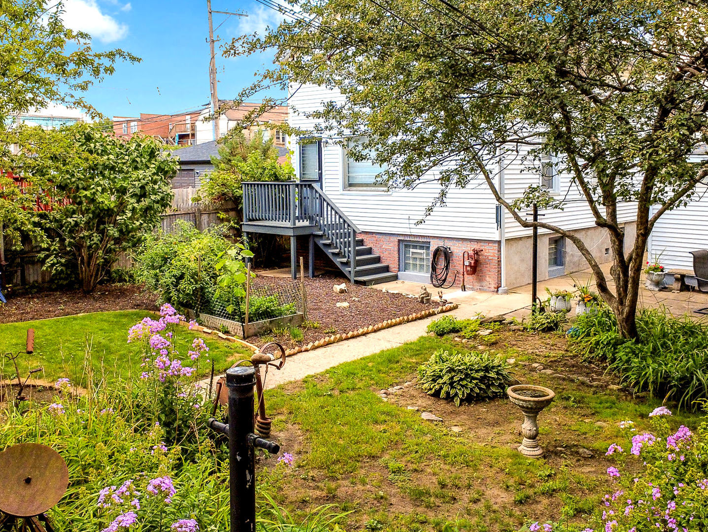 2602 W Winona Street
