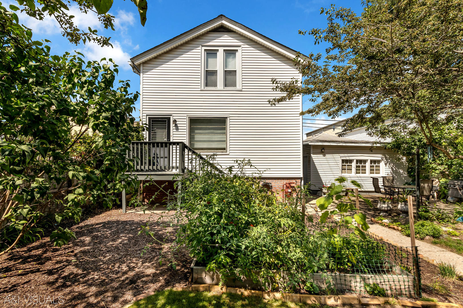 2602 W Winona Street