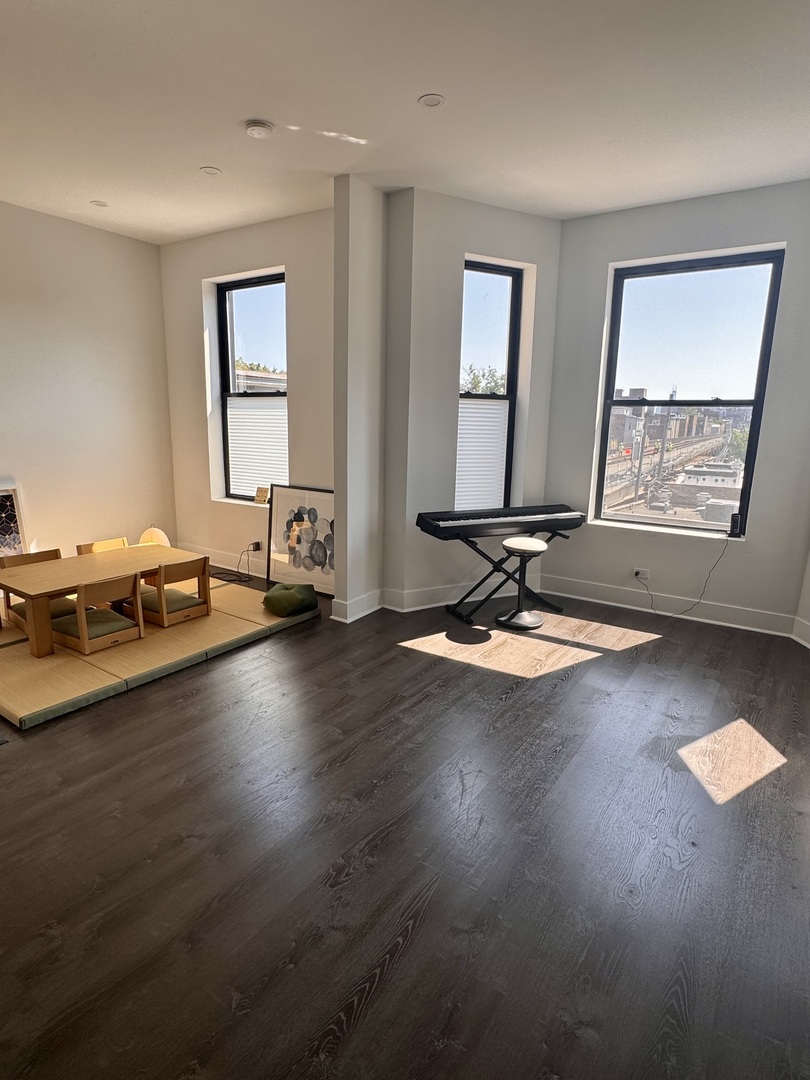 948 W Addison Street Unit: 3