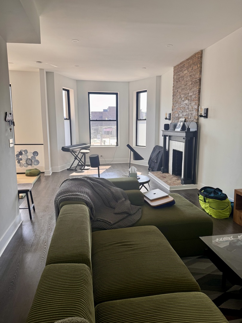 948 W Addison Street Unit: 3