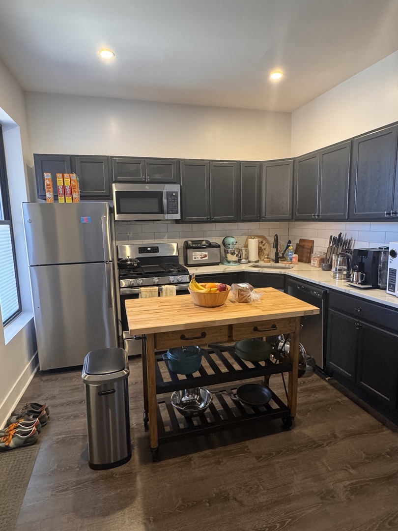 948 W Addison Street Unit: 3
