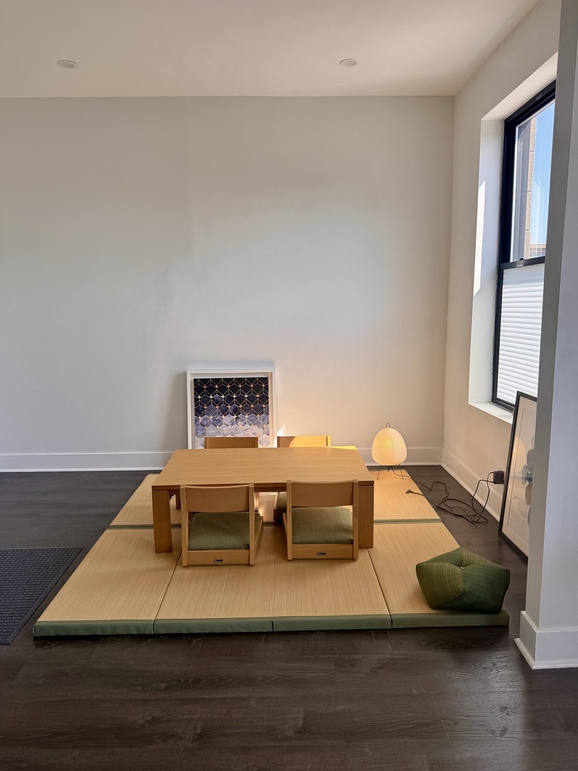 948 W Addison Street Unit: 3