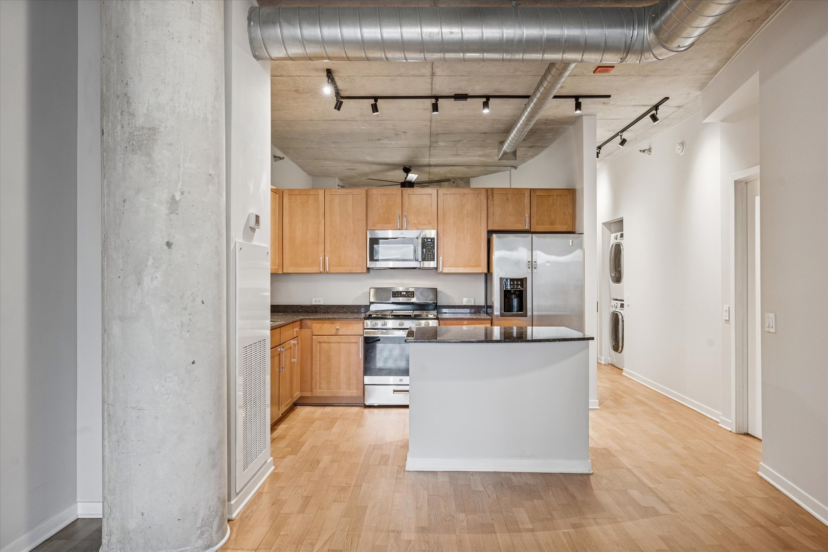 720 N Larrabee Street Unit: 1002