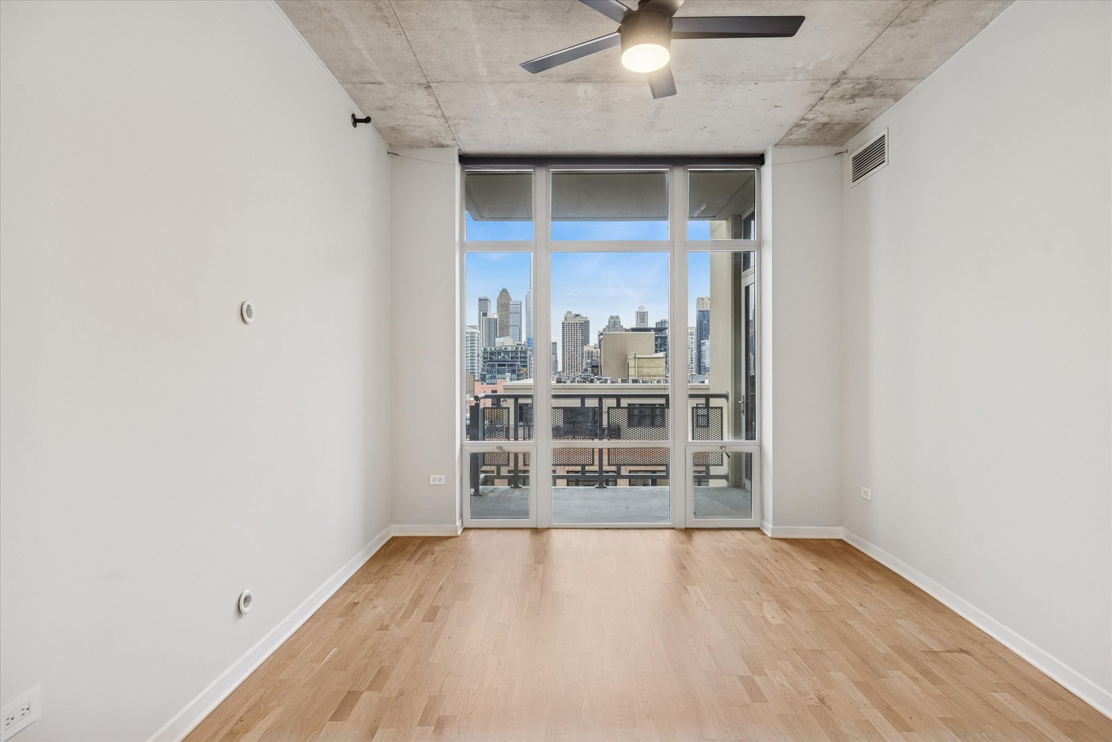 720 N Larrabee Street Unit: 1002