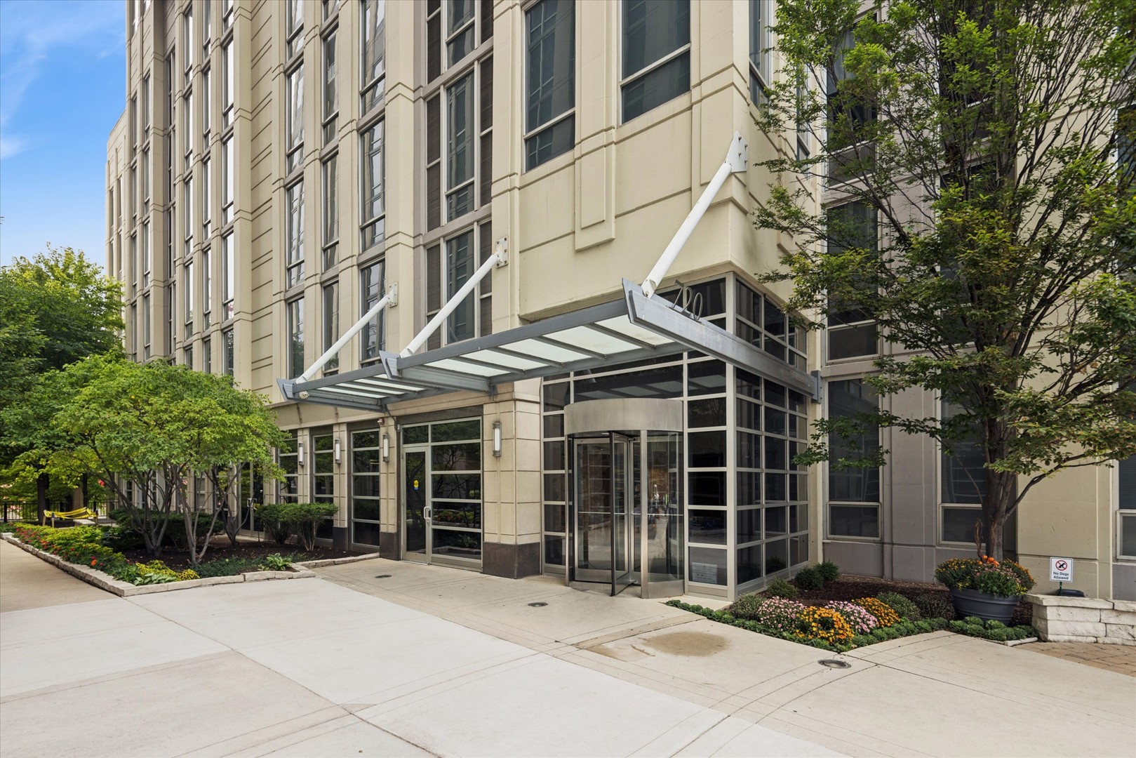 720 N Larrabee Street Unit: 1002