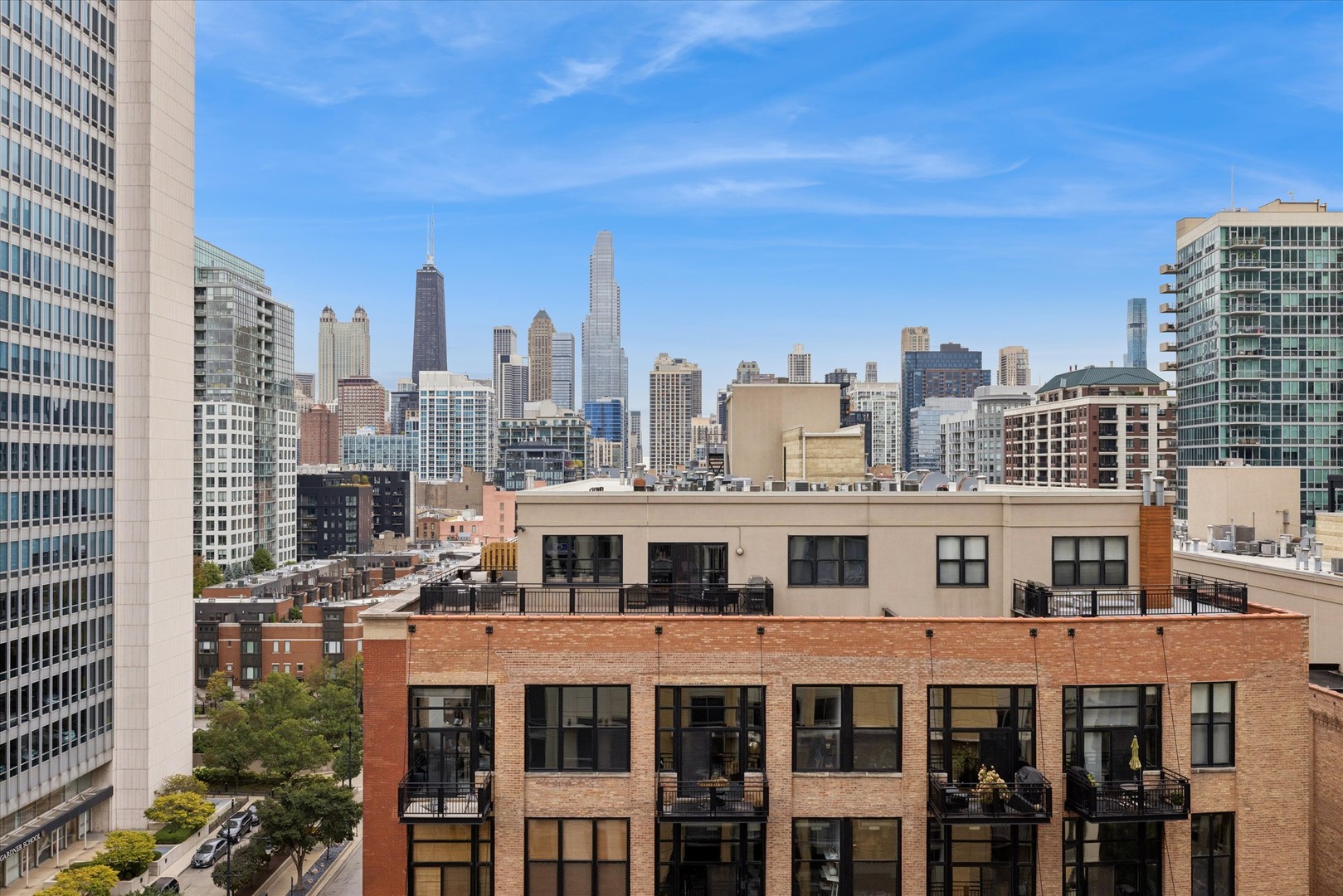 720 N Larrabee Street Unit: 1002