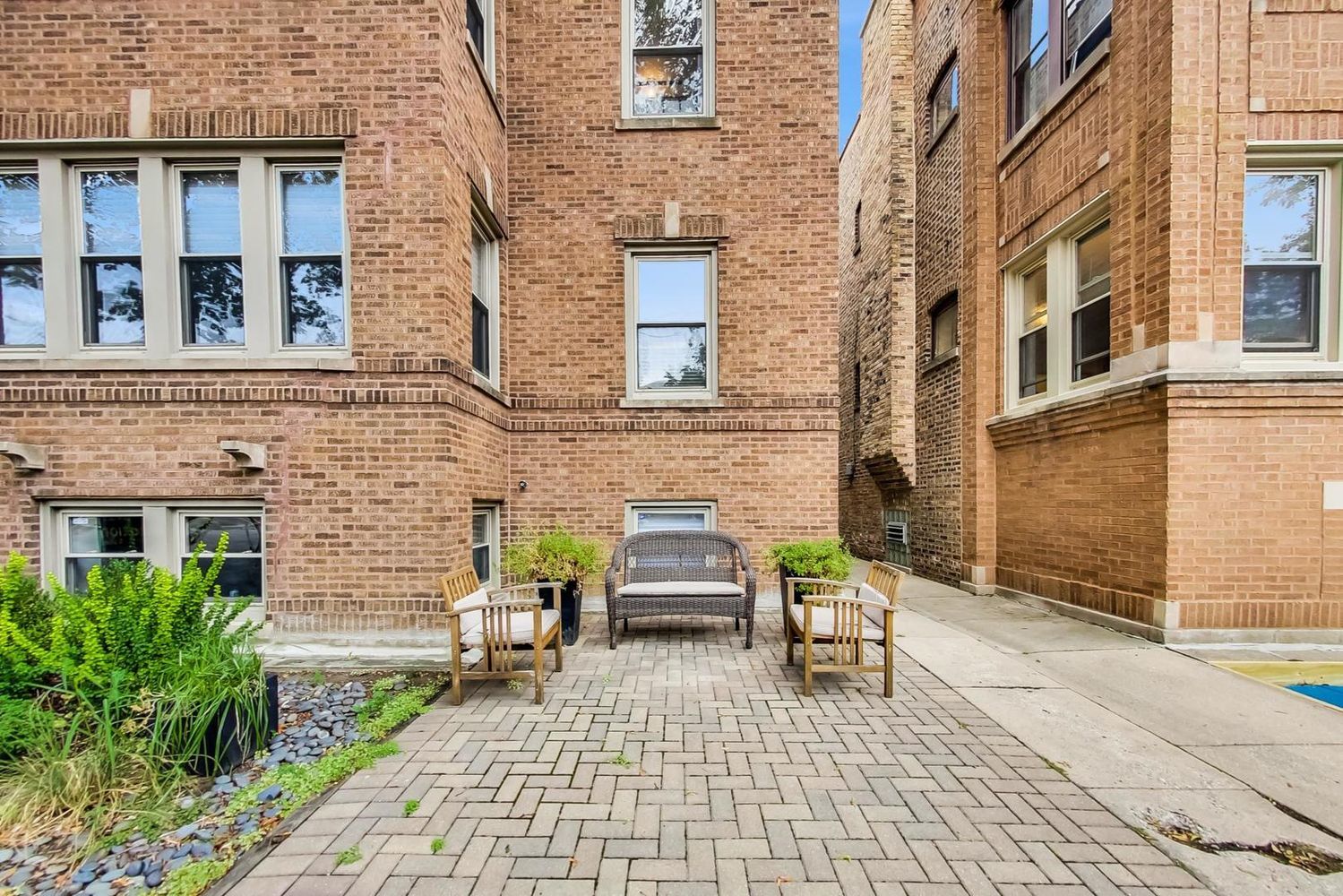 2225 W Waveland Avenue Unit: 2W