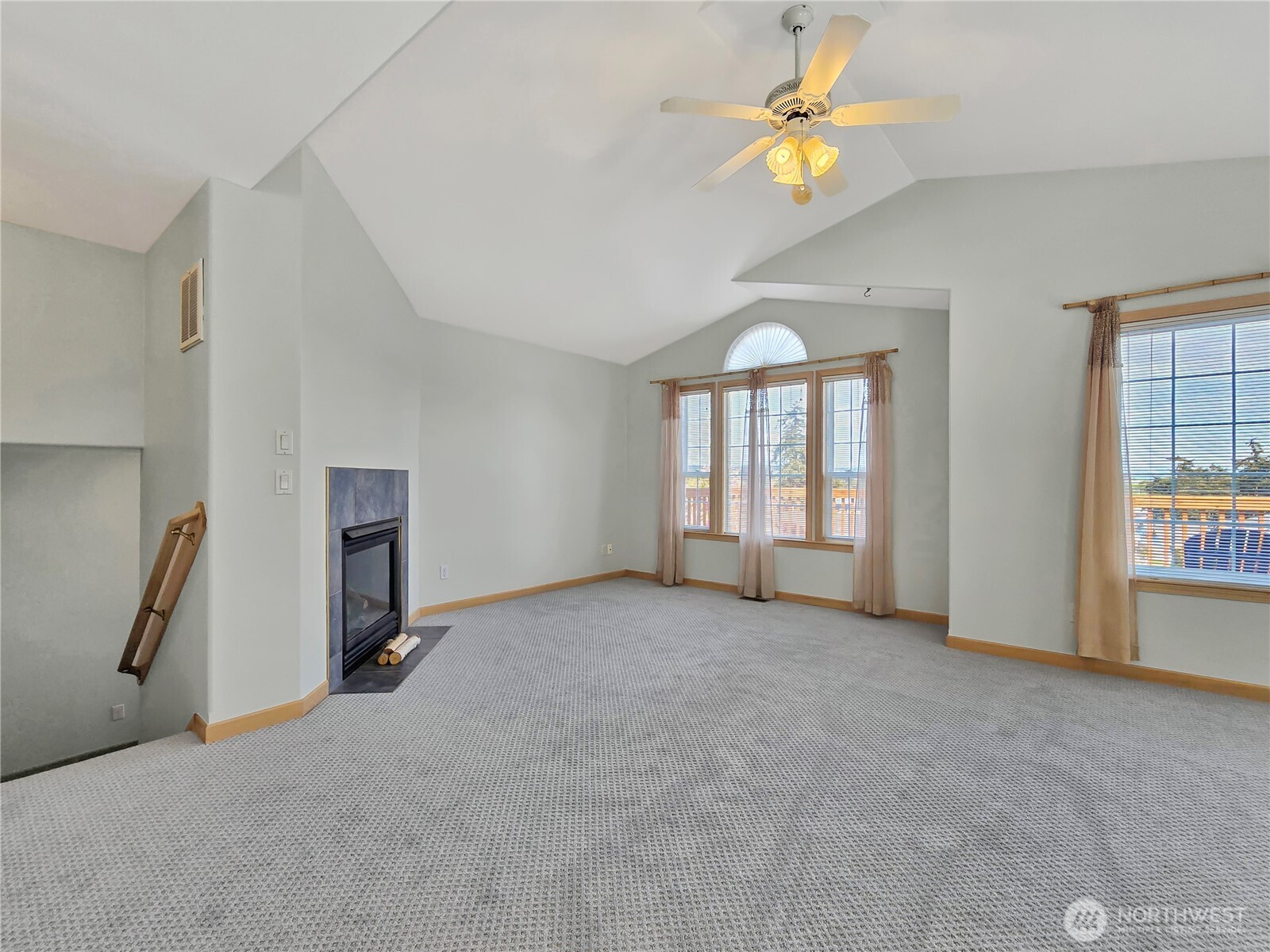 710 SW Echo Loop