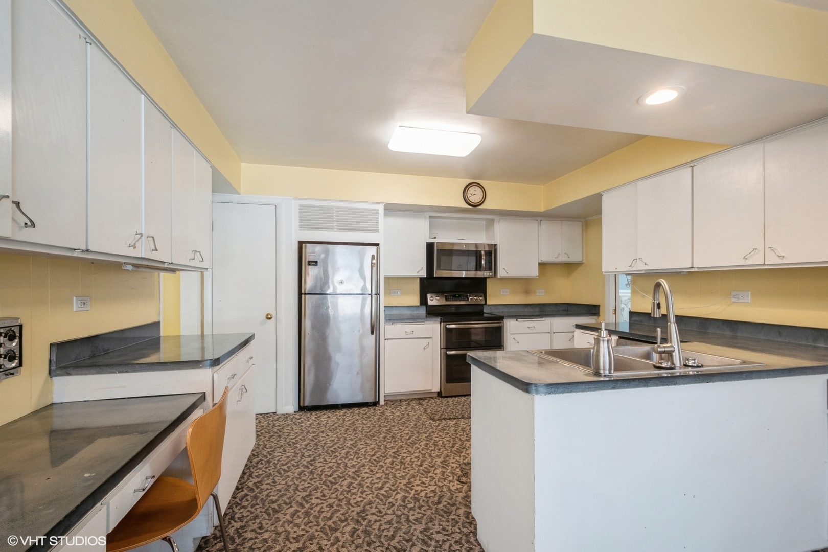 1426 S CLIFTON Avenue